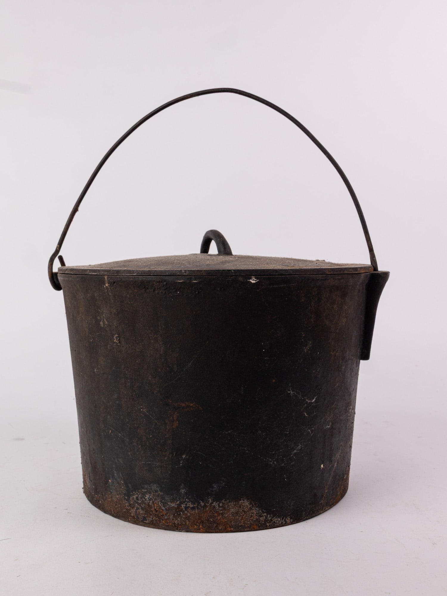 Antique Cast Iron Bean Pot with Lid: Antique Cast Iron Bean Pot with Lid Size 7" x 11" x 11" Literature Brooks Auction – Online Auction Terms & Conditions Contact: (856) 694-2960 | info@brooks.auction READ BEFORE YOU BID: W