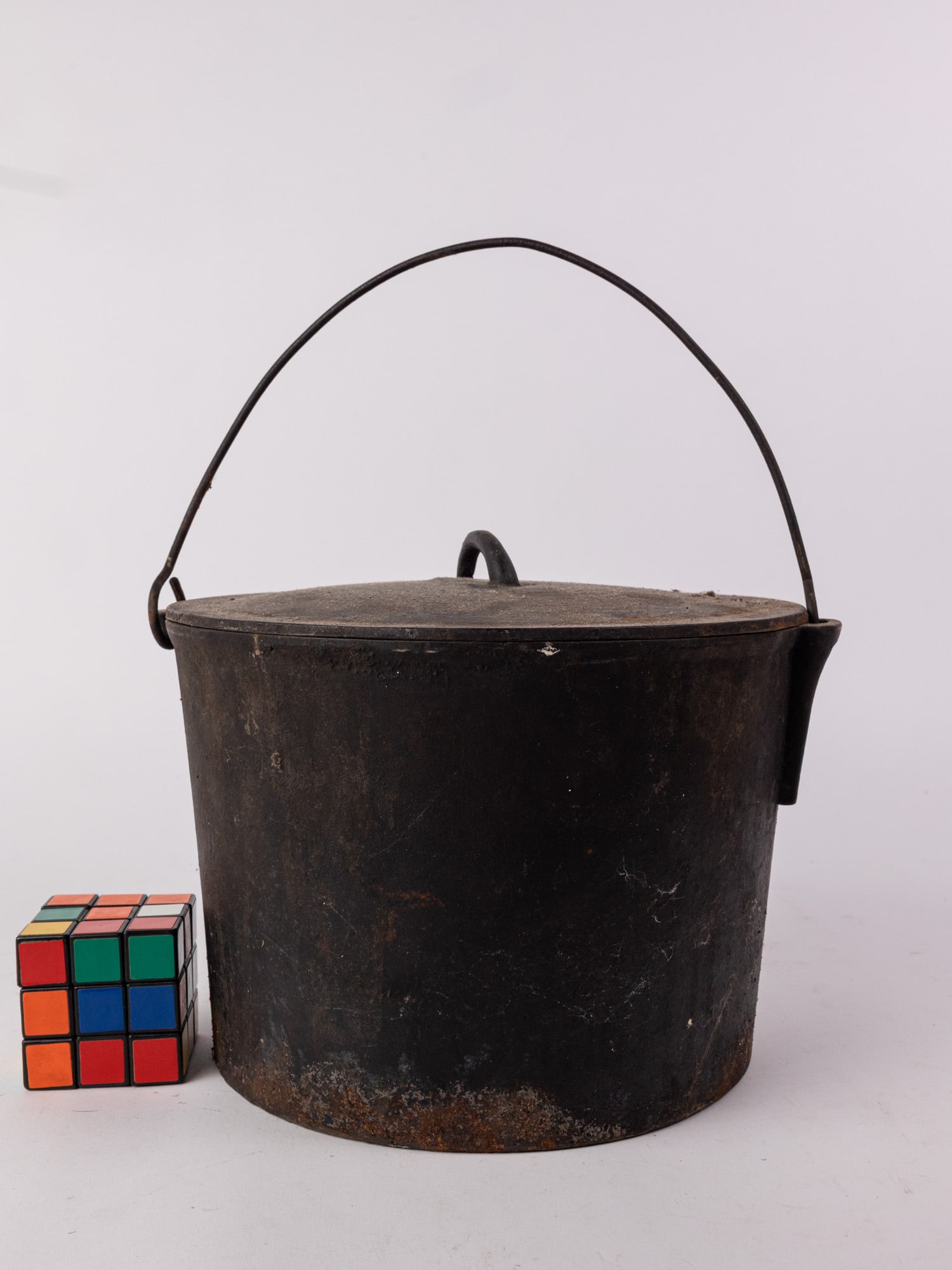 Antique Cast Iron Bean Pot with Lid - 2