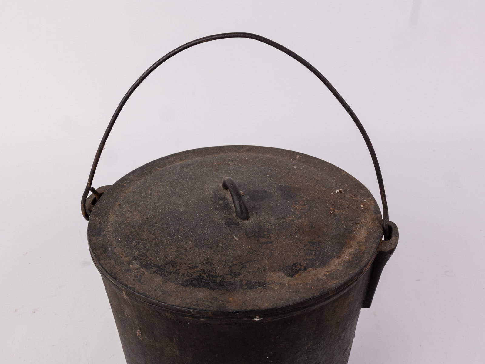 Antique Cast Iron Bean Pot with Lid - 3