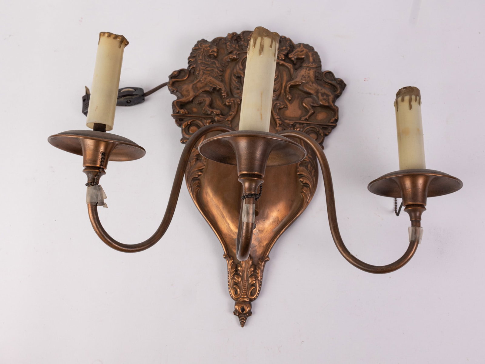 Vintage Ornate Three-Arm Wall Sconce w/ Heraldic Coat of Arms: Vintage Ornate Three-Arm Wall Sconce w/ Heraldic Coat of Arms Size 13" x 13" x 9" Literature Brooks Auction – Online Auction Terms & Conditions Contact: (856) 694-2960 | info@brooks.auction