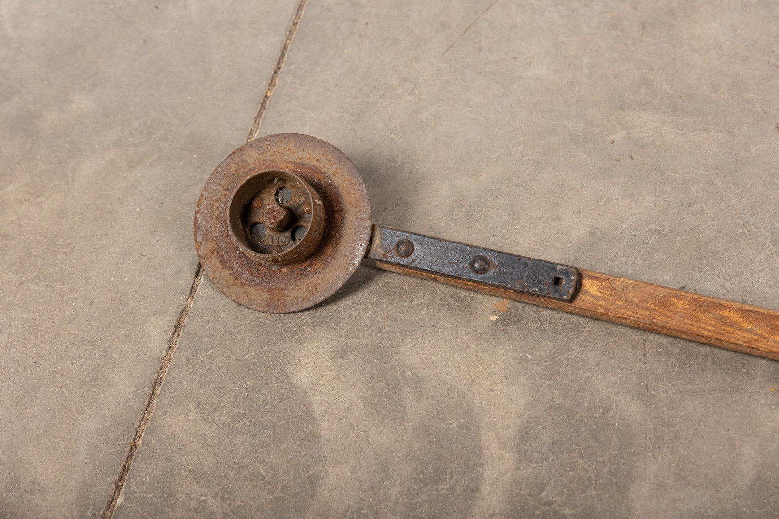 Vintage Lawn Edger & Aerated Bait Bin - 2