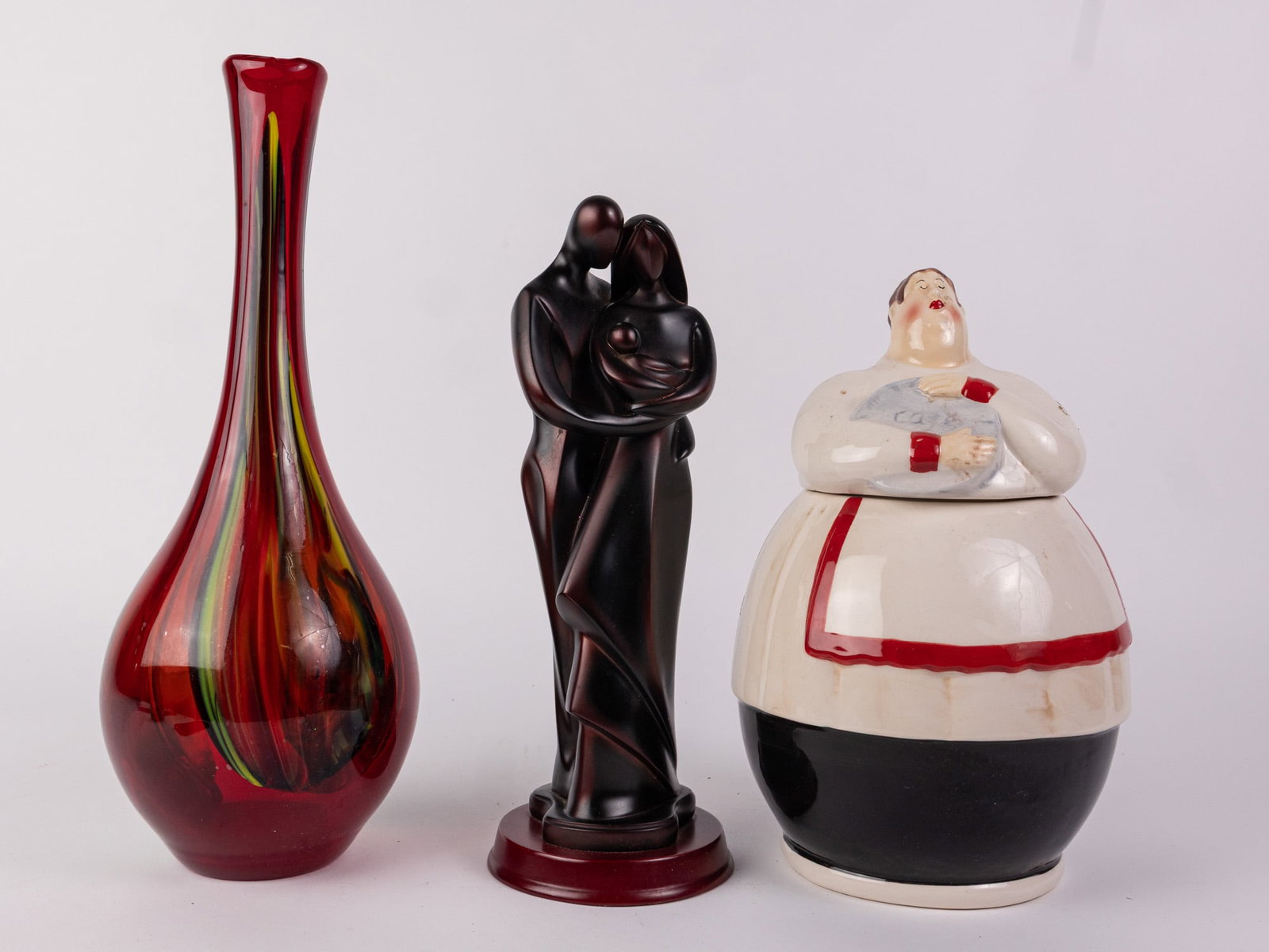 Decorative Assortment Lot ft. Figural Cookie Jar: Decorative Assortment Lot ft. Figural Cookie Jar Size 7" x 12" x 12" Literature Brooks Auction – Online Auction Terms & Conditions Contact: (856) 694-2960 | info@brooks.auction READ BEFORE Y