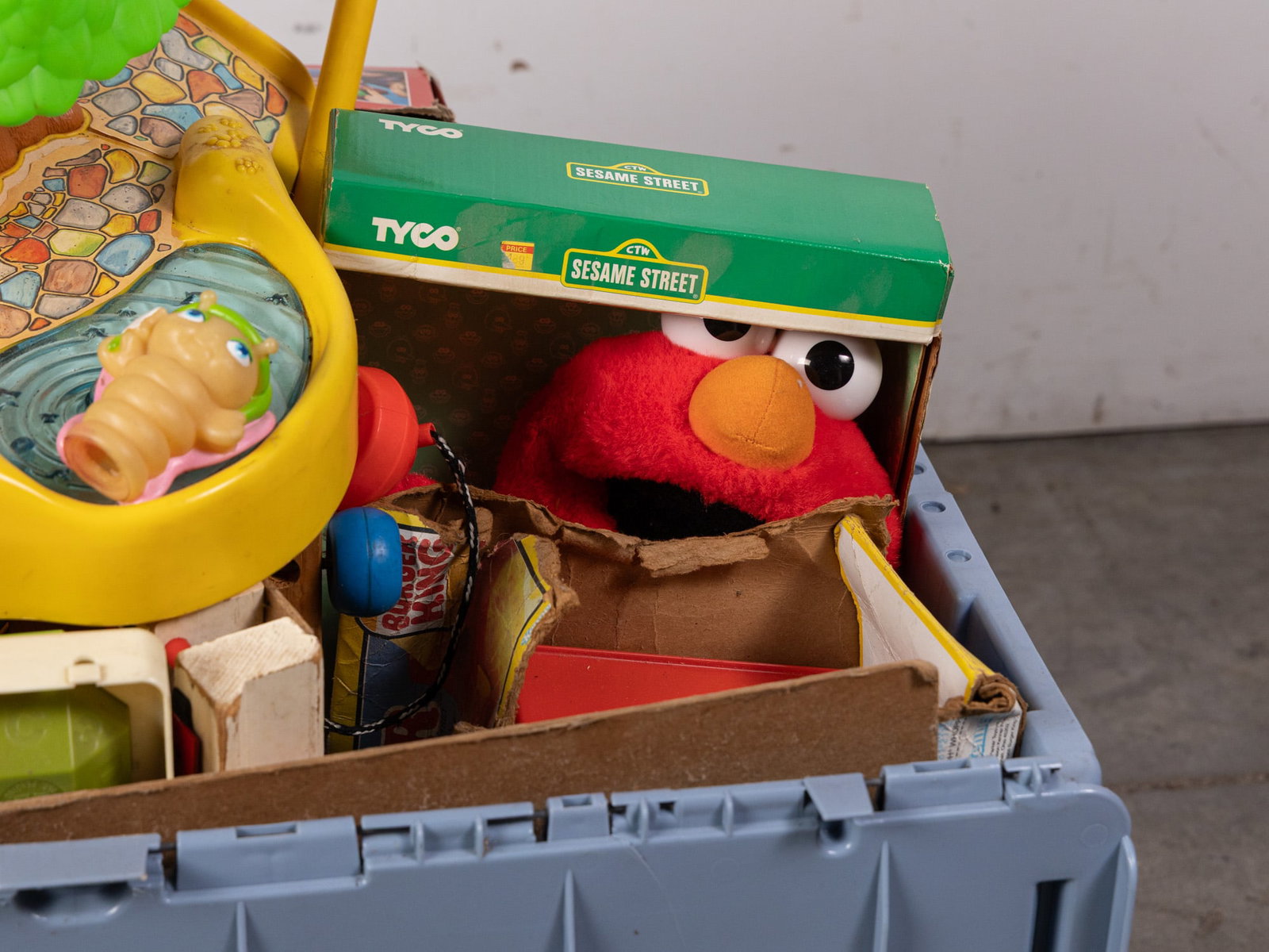 Assortment of Vintage Toys & Games ft. Tickle Me Elmo - 4