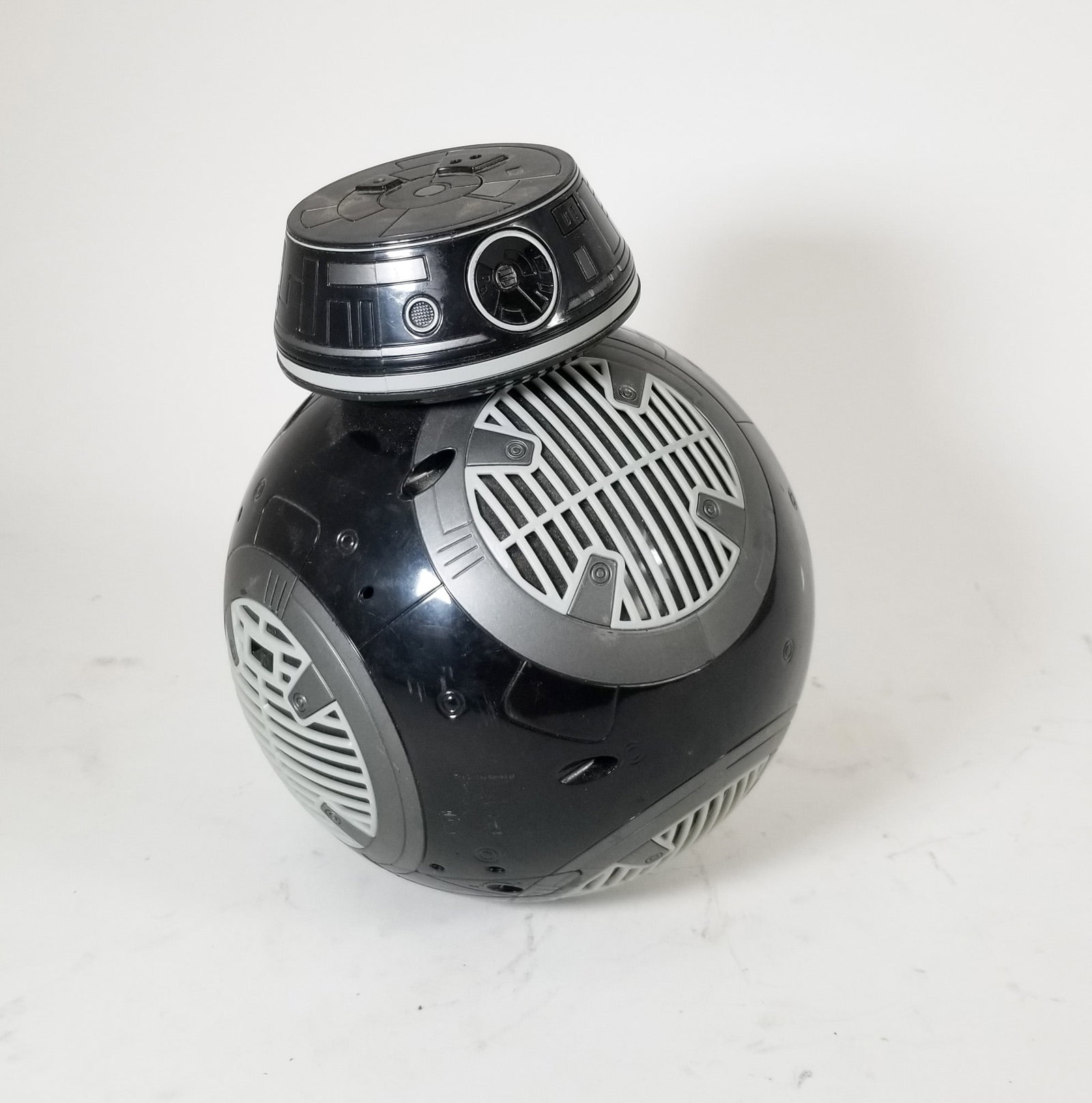 Star Wars BB-9E Interactive Astromech Droid Figure: Star Wars BB-9E Interactive Astromech Droid Figure Size 10" H Literature Brooks Auction – Online Auction Terms & Conditions Contact: (856) 694-2960 | info@brooks.auction READ BEFORE YOU BID: