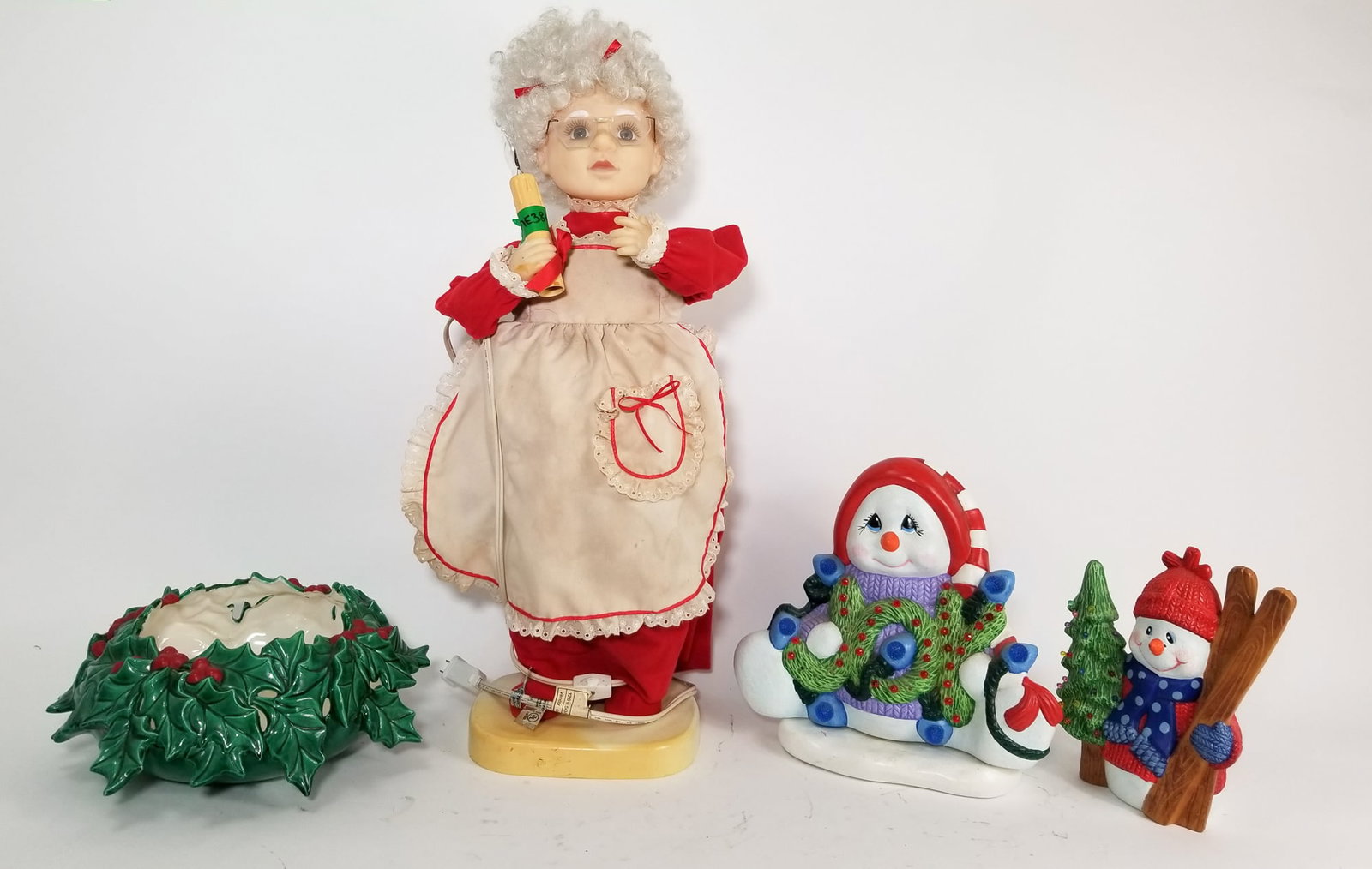 Assortment of Christmas Decor ft.Santa's Best Mrs. Claus Animatronic (1 of 6)