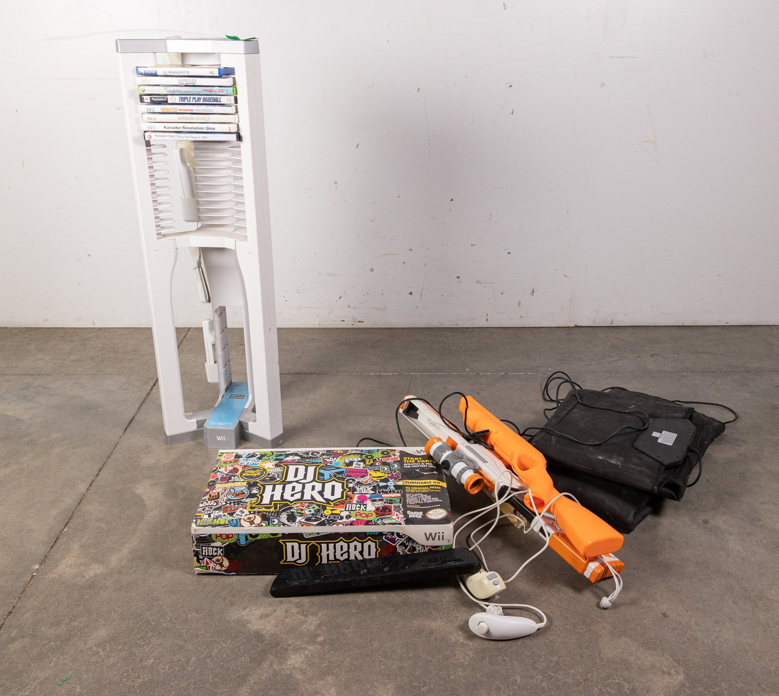 Large Vintage Video Game Assortment ft. Wii Tower Storage and Wii Remotes: Large Vintage Video Game Assortment ft. Wii Tower Storage and Wii Remotes Literature Brooks Auction – Online Auction Terms & Conditions Contact: (856) 694-2960 | info@brooks.auction READ BEFORE