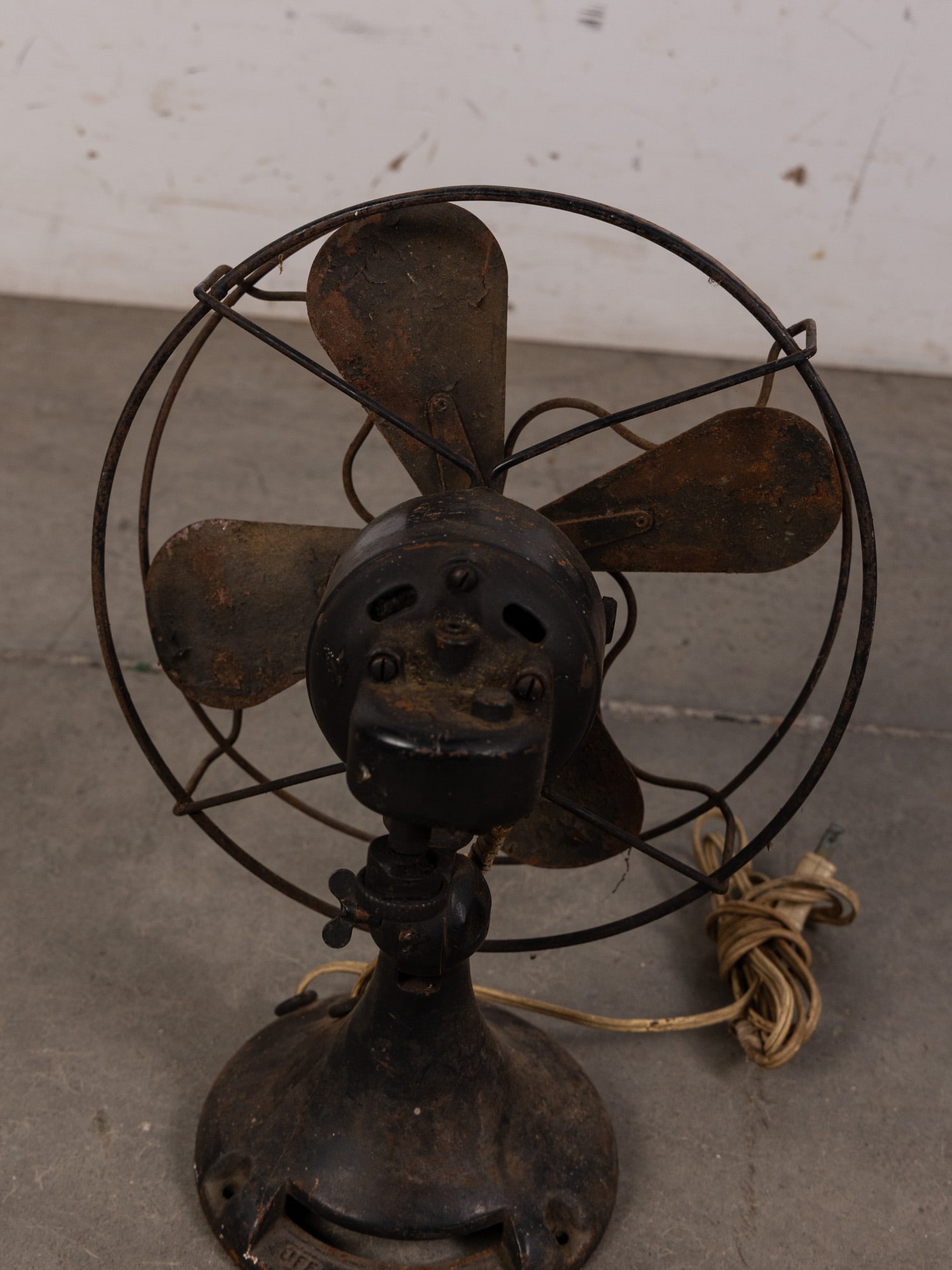 Vintage Emerson Electric Northwind Oscillating Desk Fan Model 490-H - 2