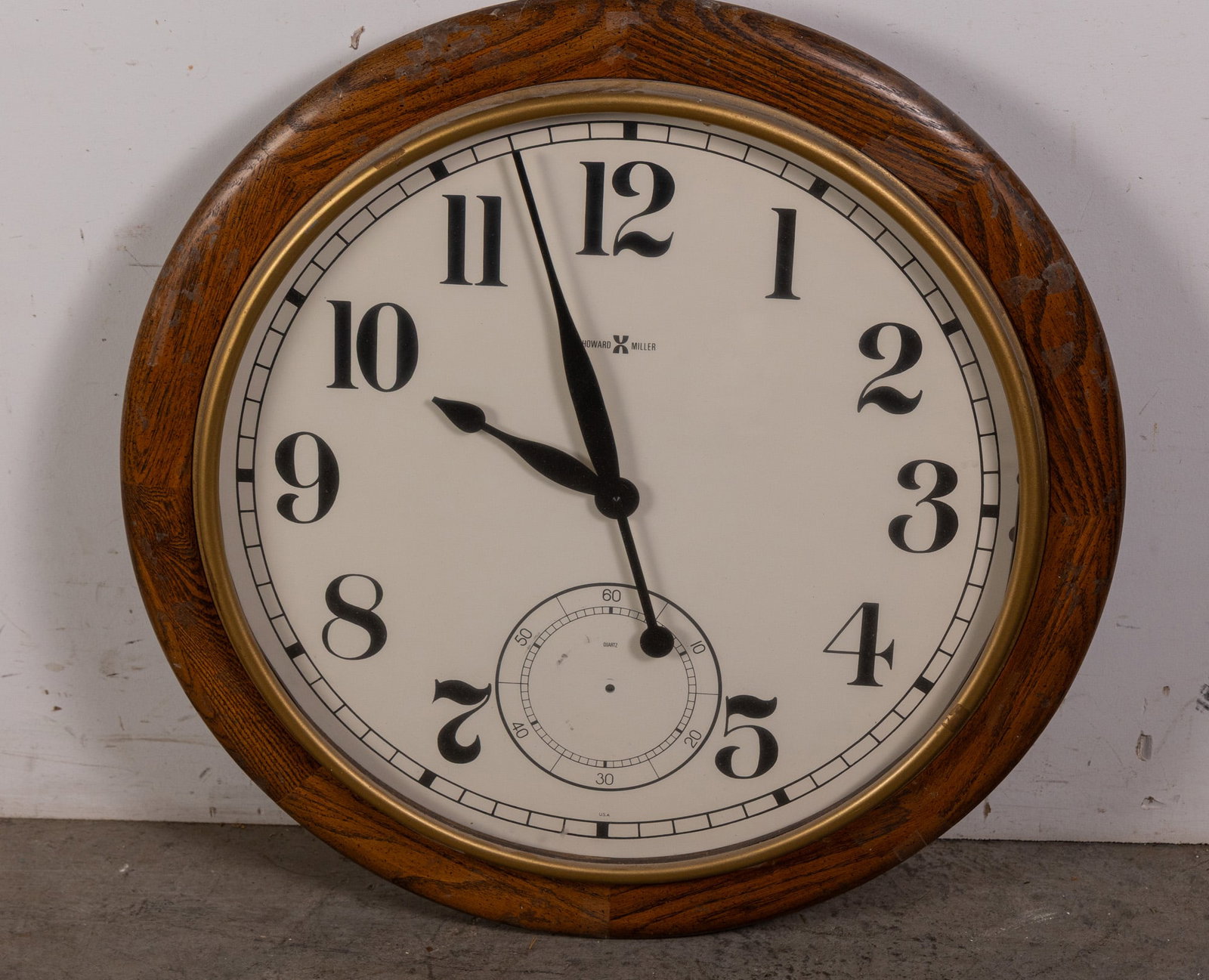 Extra Large Vintage Howard Miller Wall Clock (1 of 2)