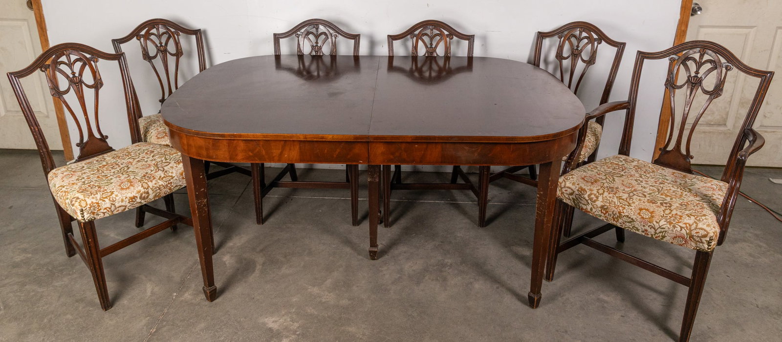 Antique Seven Piece Reproduction Federal Style Dining Set: Federal style table with 6 shield back chairs, three leaves, and table covers Size 30" x 64" x 44" Literature Brooks Auction – Online Auction Terms & Conditions Contact: (856) 694-2960 |