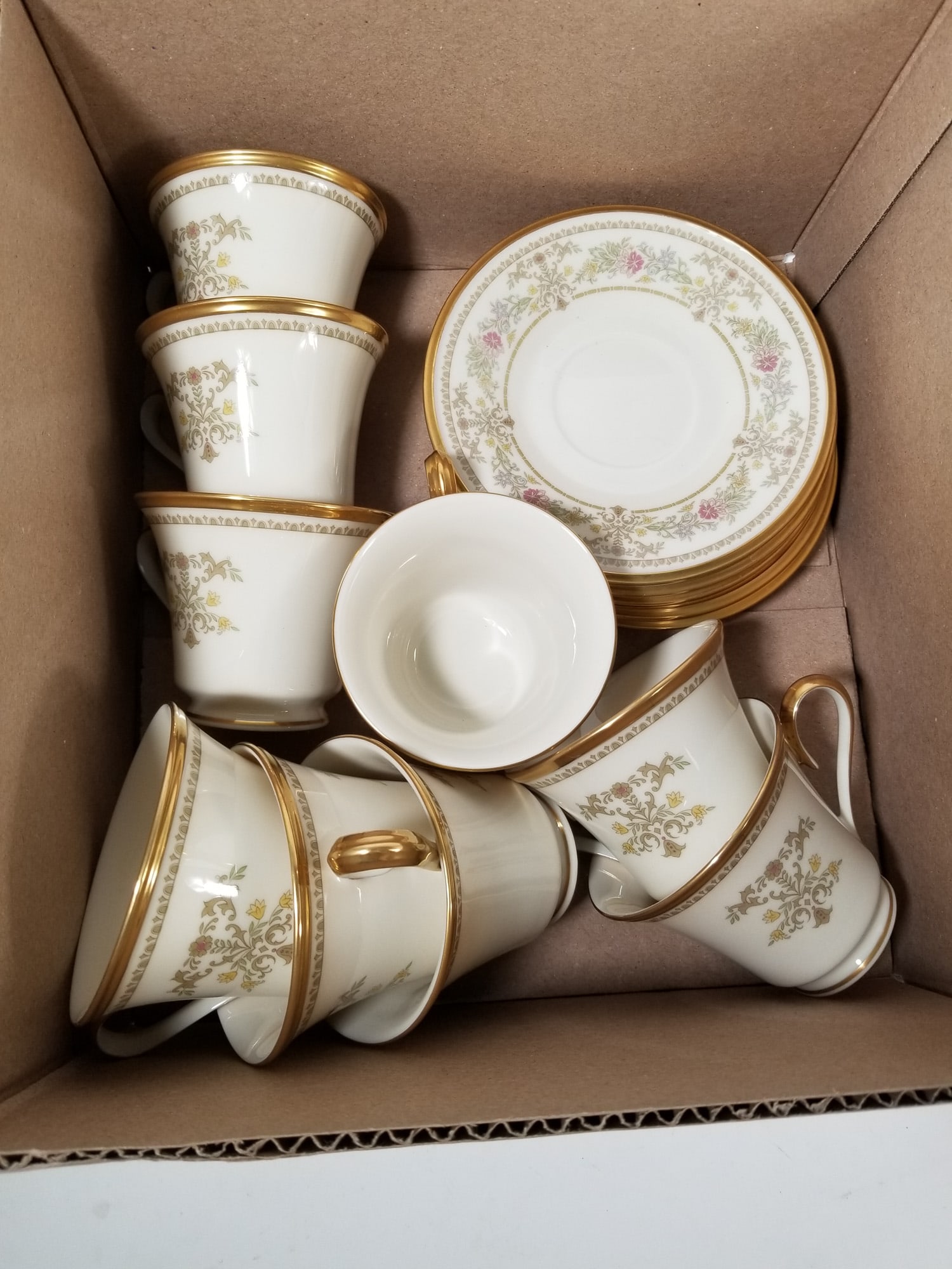 Lenox Castle Garden Porcelain Dishware Set - 5