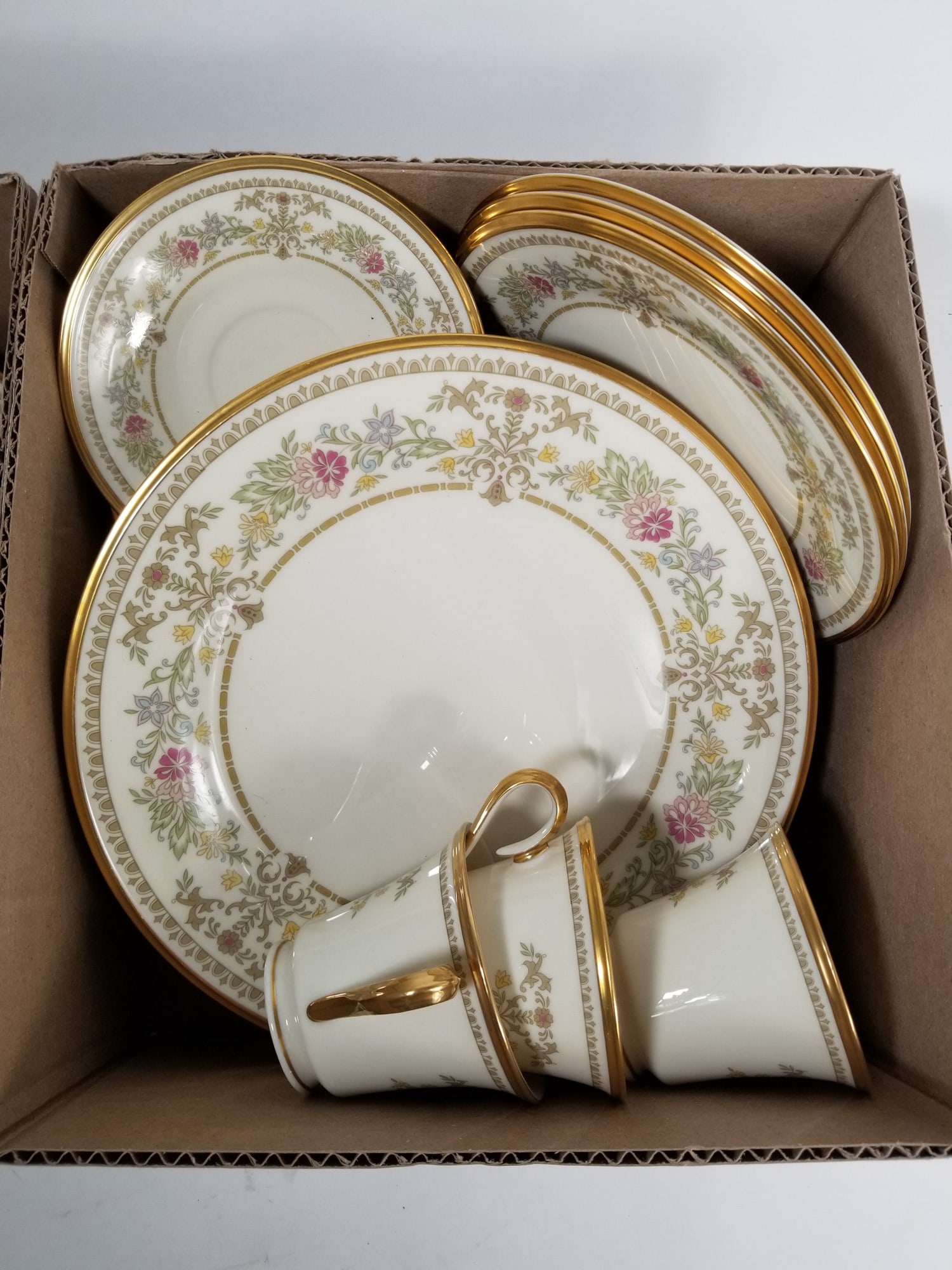Lenox Castle Garden Porcelain Dishware Set - 6