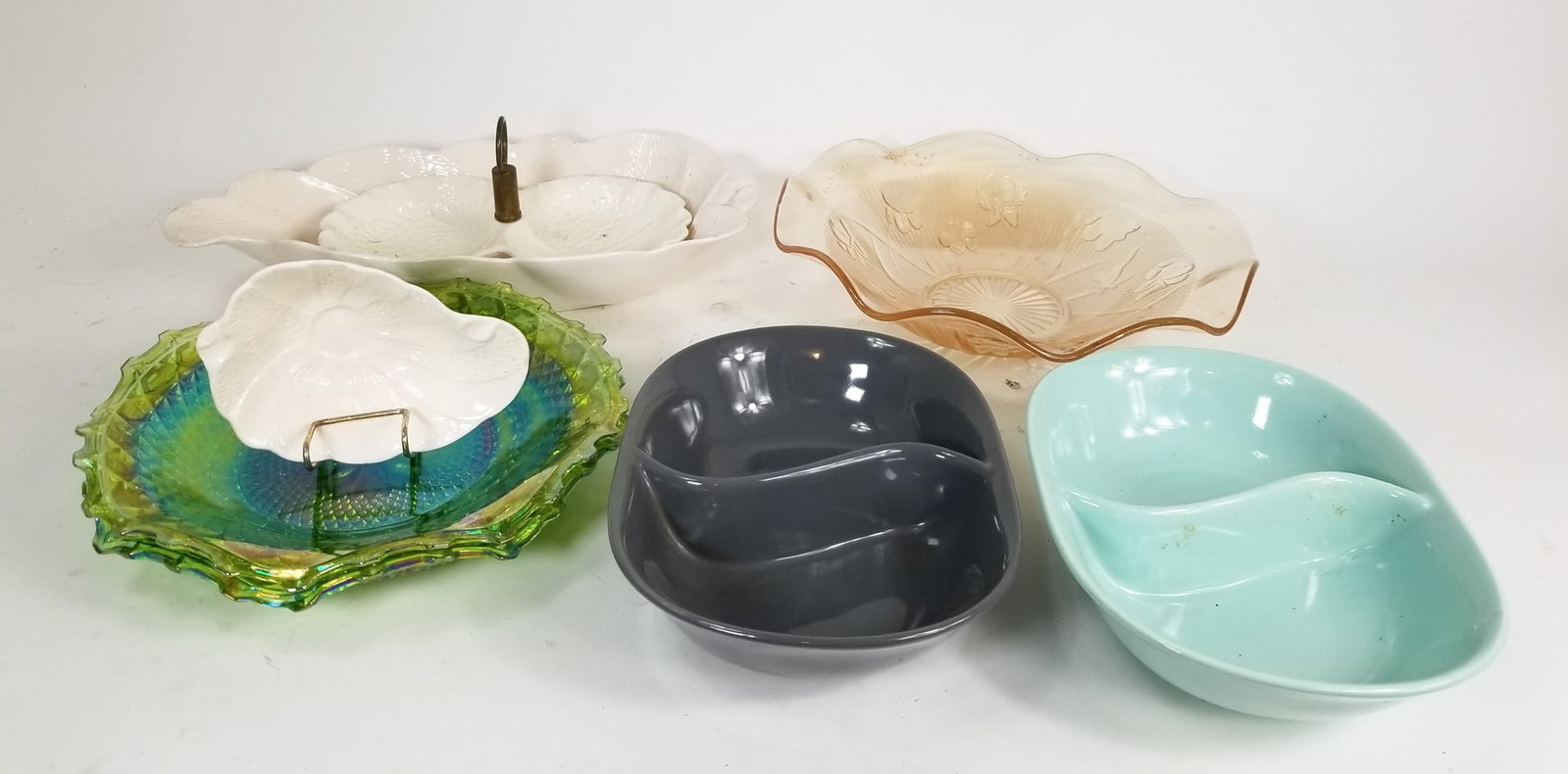 Assortment of Servingware: Assortment of Servingware Size 7" x 12" x 12" Literature Brooks Auction – Online Auction Terms & Conditions Contact: (856) 694-2960 | info@brooks.auction READ BEFORE YOU BID: We want you to