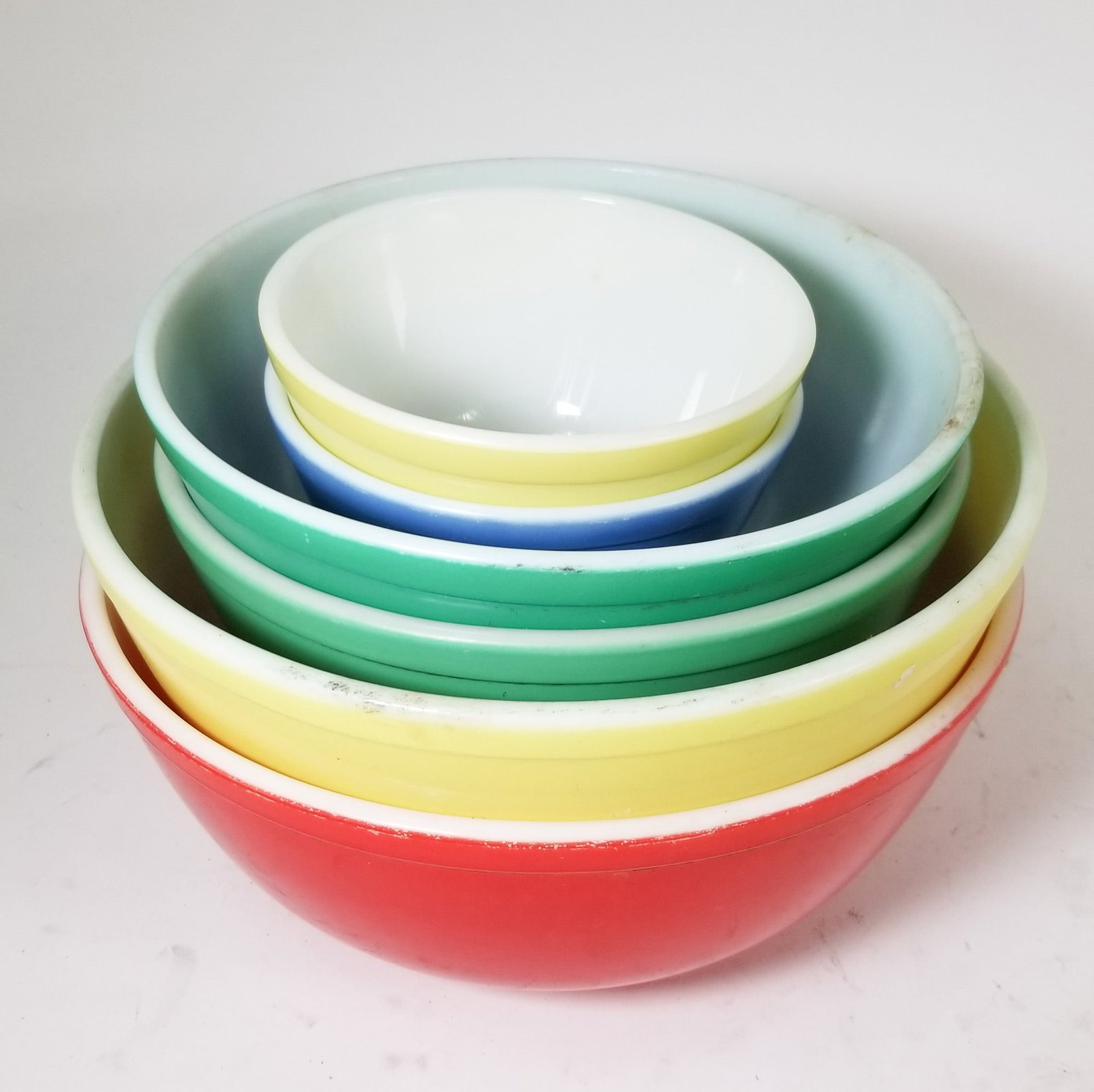 Assorted Pyrex Kitchenware Bowls - 3