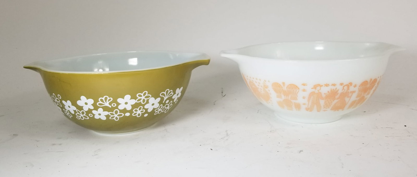 Assorted Pyrex Kitchenware Bowls - 4