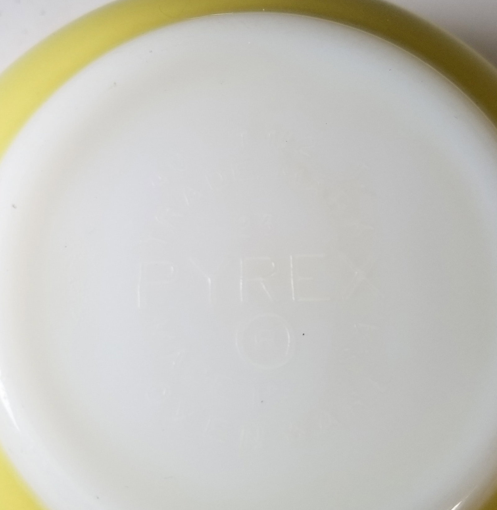 Assorted Pyrex Kitchenware Bowls - 5