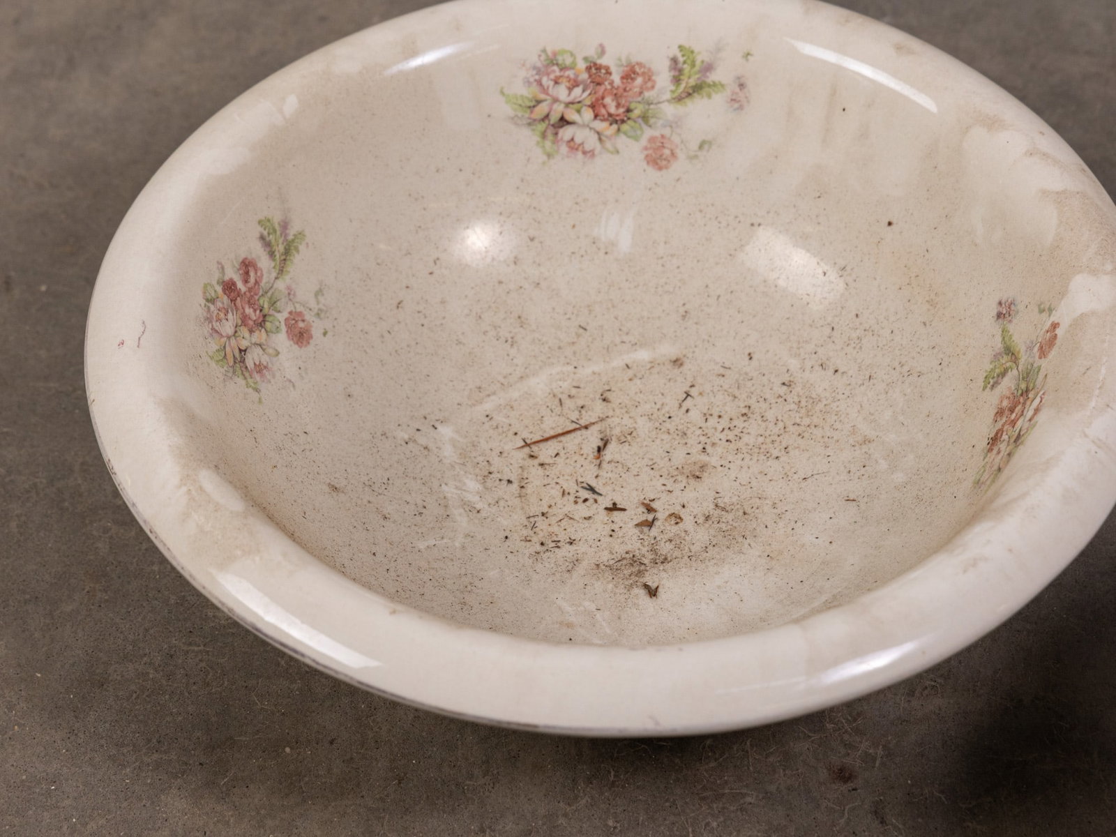 Two Vintage Ceramic Wash Basins ft. Elco - 2