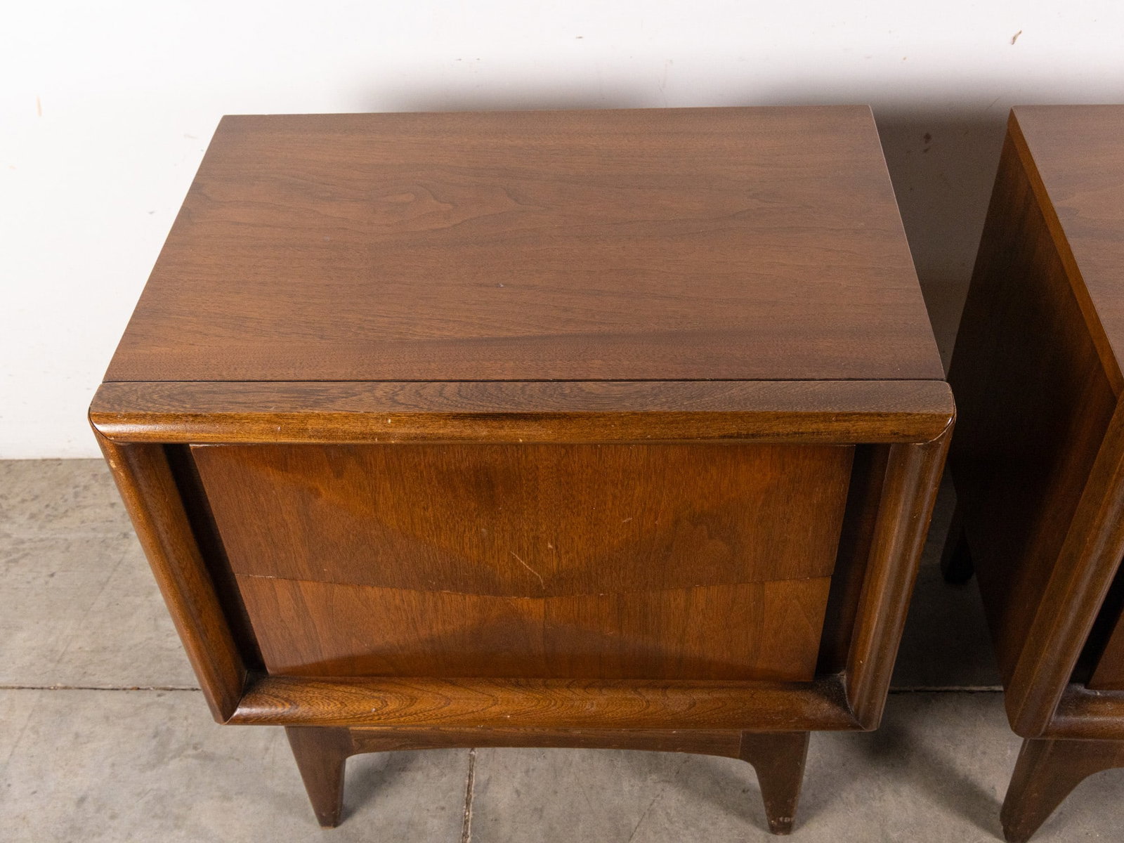 United Furniture Company Diamond Front Pair of MCM Nightstands - 2