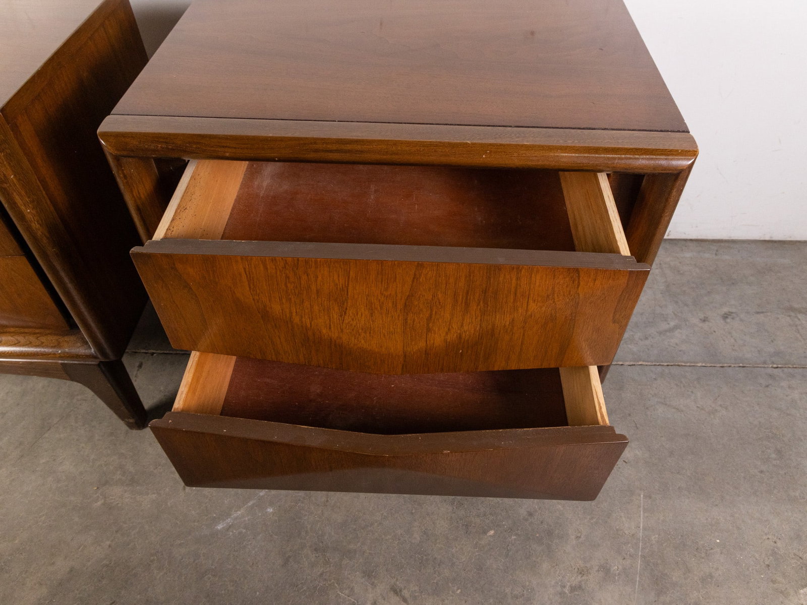 United Furniture Company Diamond Front Pair of MCM Nightstands - 4