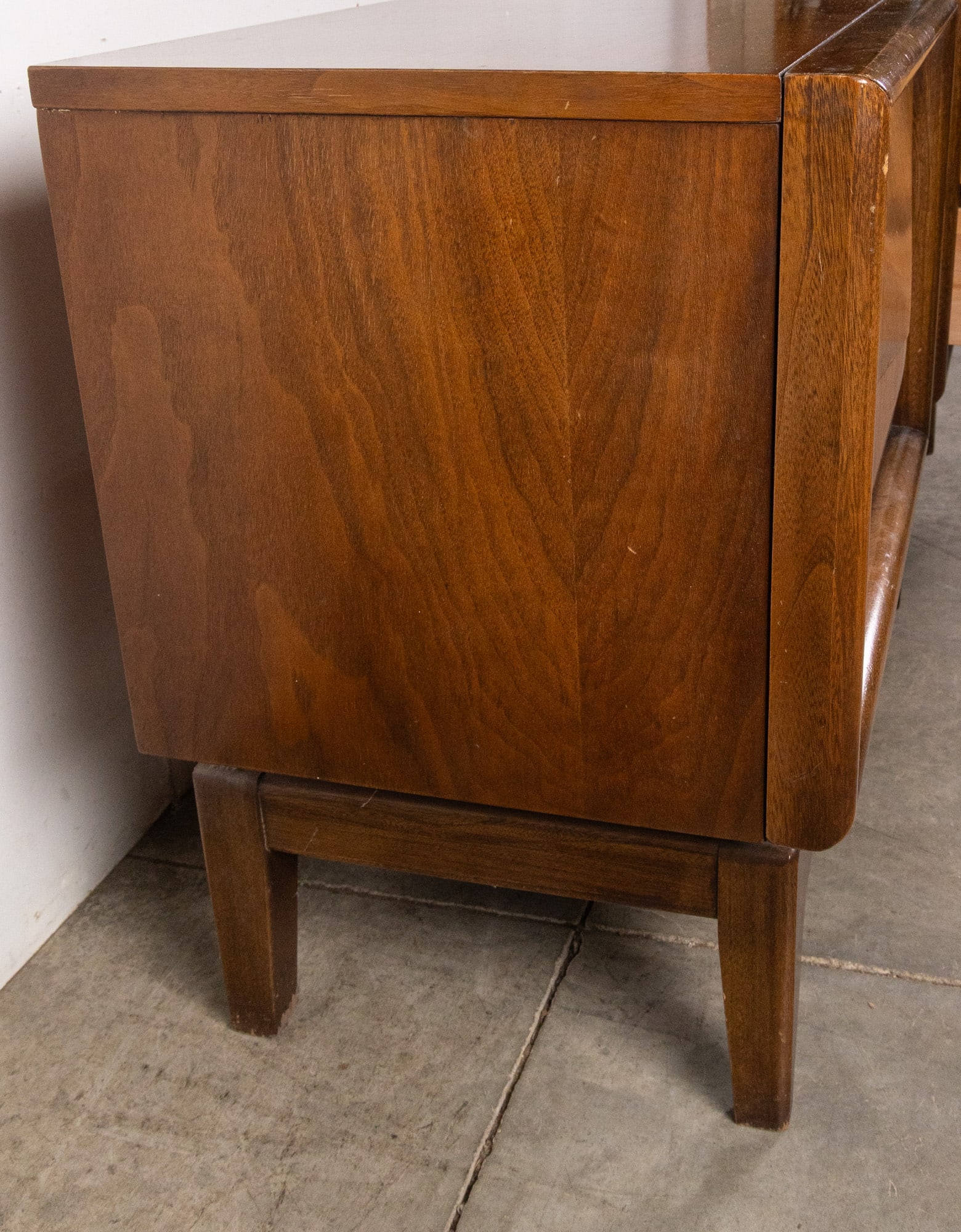 United Furniture Company Diamond Front Pair of MCM Nightstands - 5