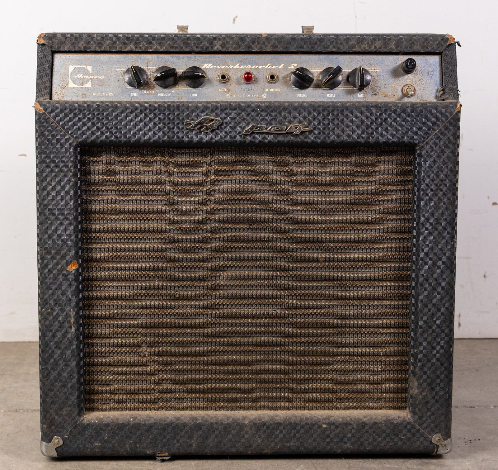 Ampeg Reverberocket 2 Vintage Tube Amplifier: Ampeg Reverberocket 2 Vintage Tube Amplifier Size 22" x 22" x 10" Literature Brooks Auction – Online Auction Terms & Conditions Contact: (856) 694-2960 | info@brooks.auction READ BEFORE YOU