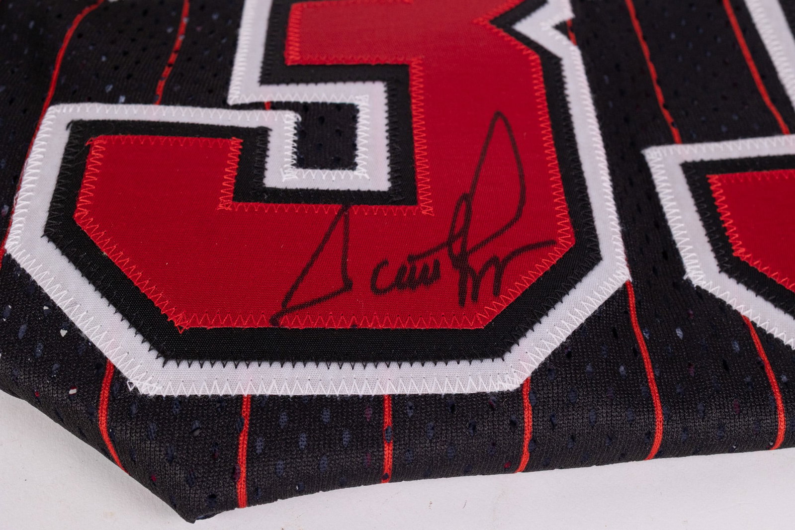 NBA Signed Scottie Pippen Jersey & Basketball with Score Board COA - 5
