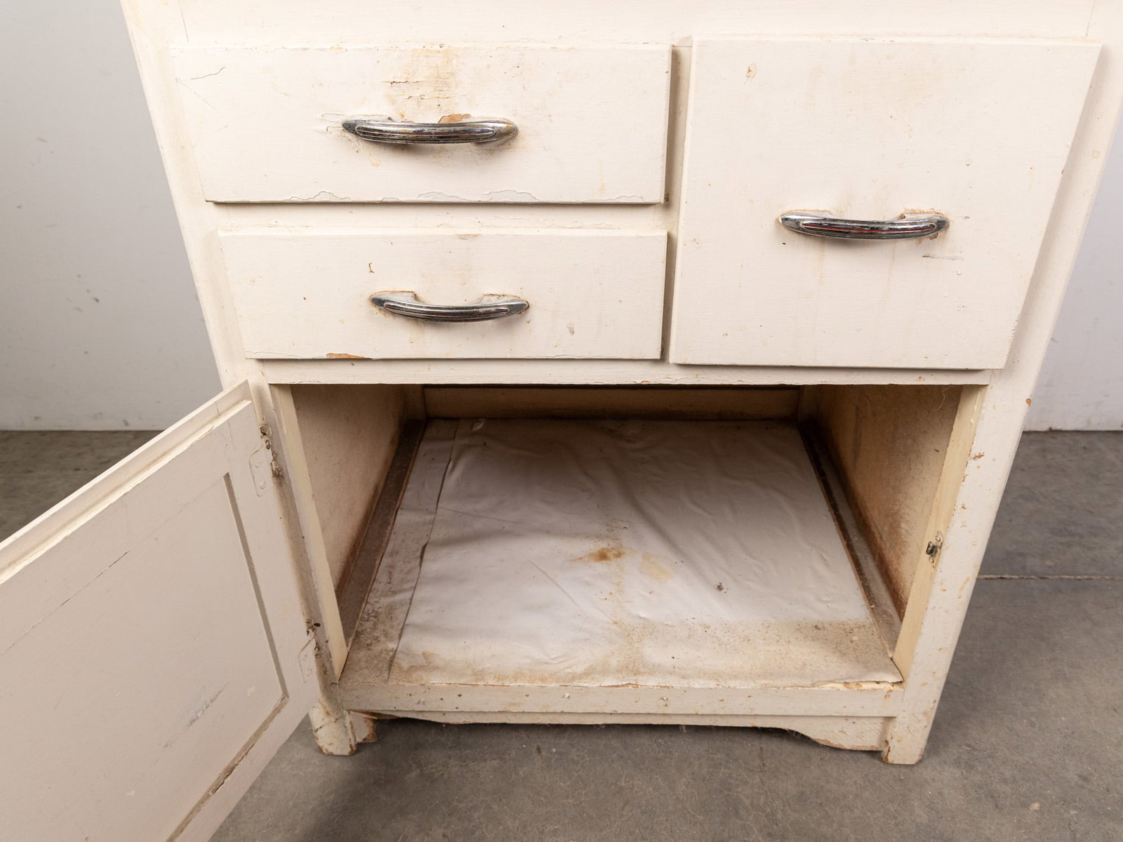Vintage Art Deco Hoosier Cabinet - 4