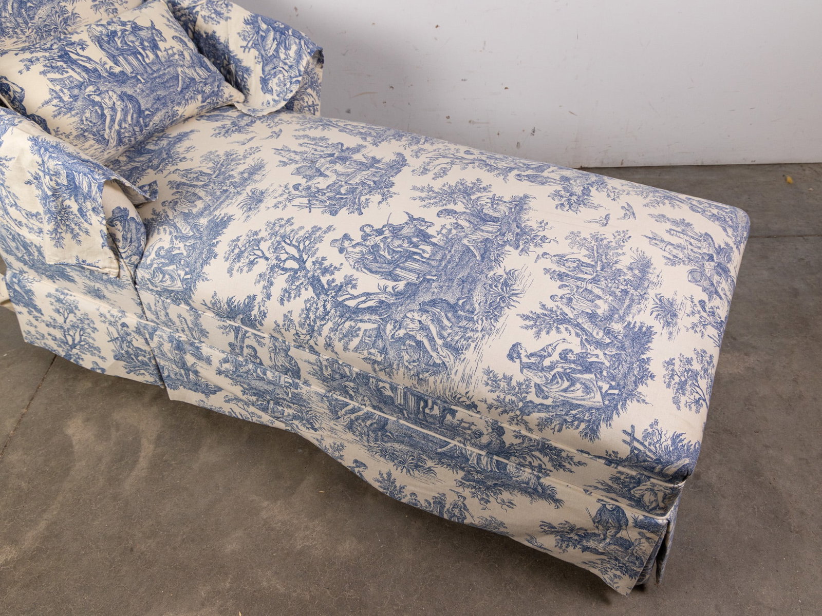 Vintage Blue and White Patterened Chaise Lounge Arm Chair - 2