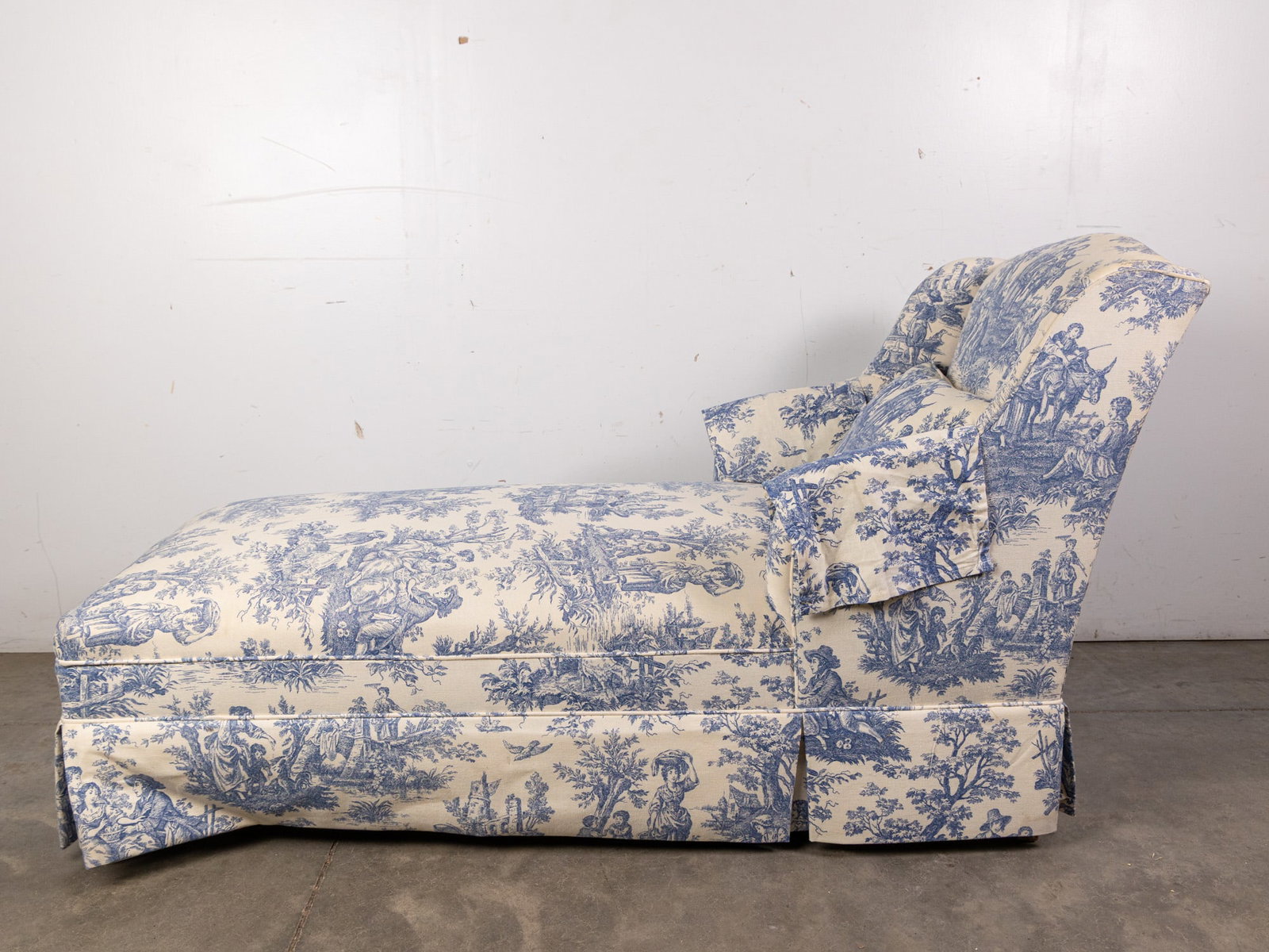 Vintage Blue and White Patterened Chaise Lounge Arm Chair - 4