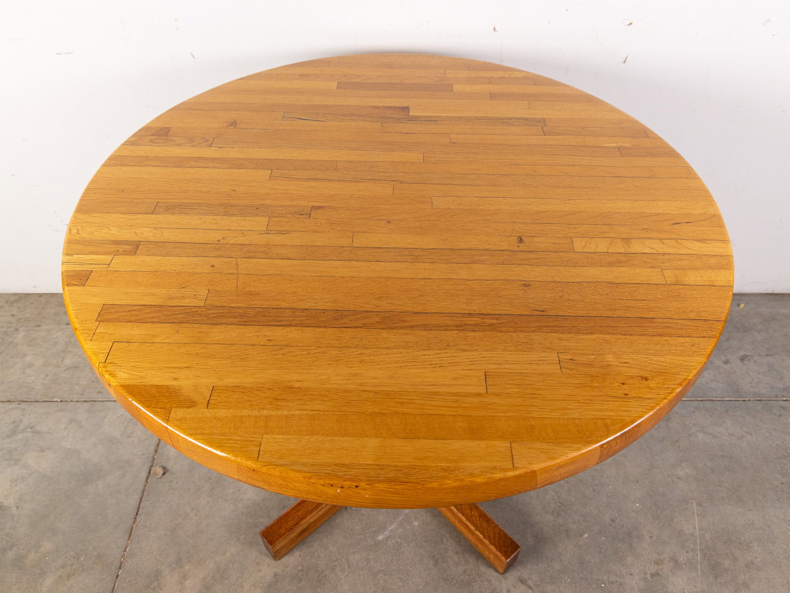 Vintage Modern Circular Dinette Table - 3