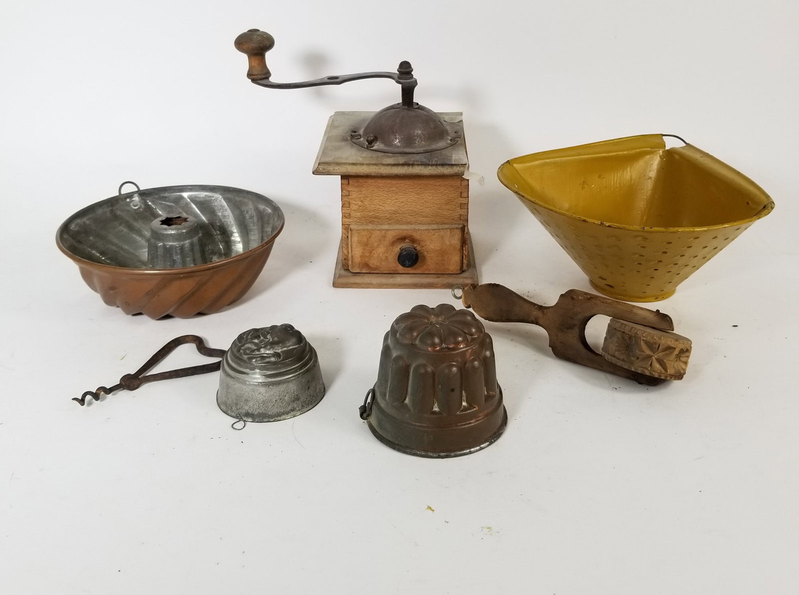 Lot of Primitive Vintage Cookware and Kitchen Accessories (1 of 5)