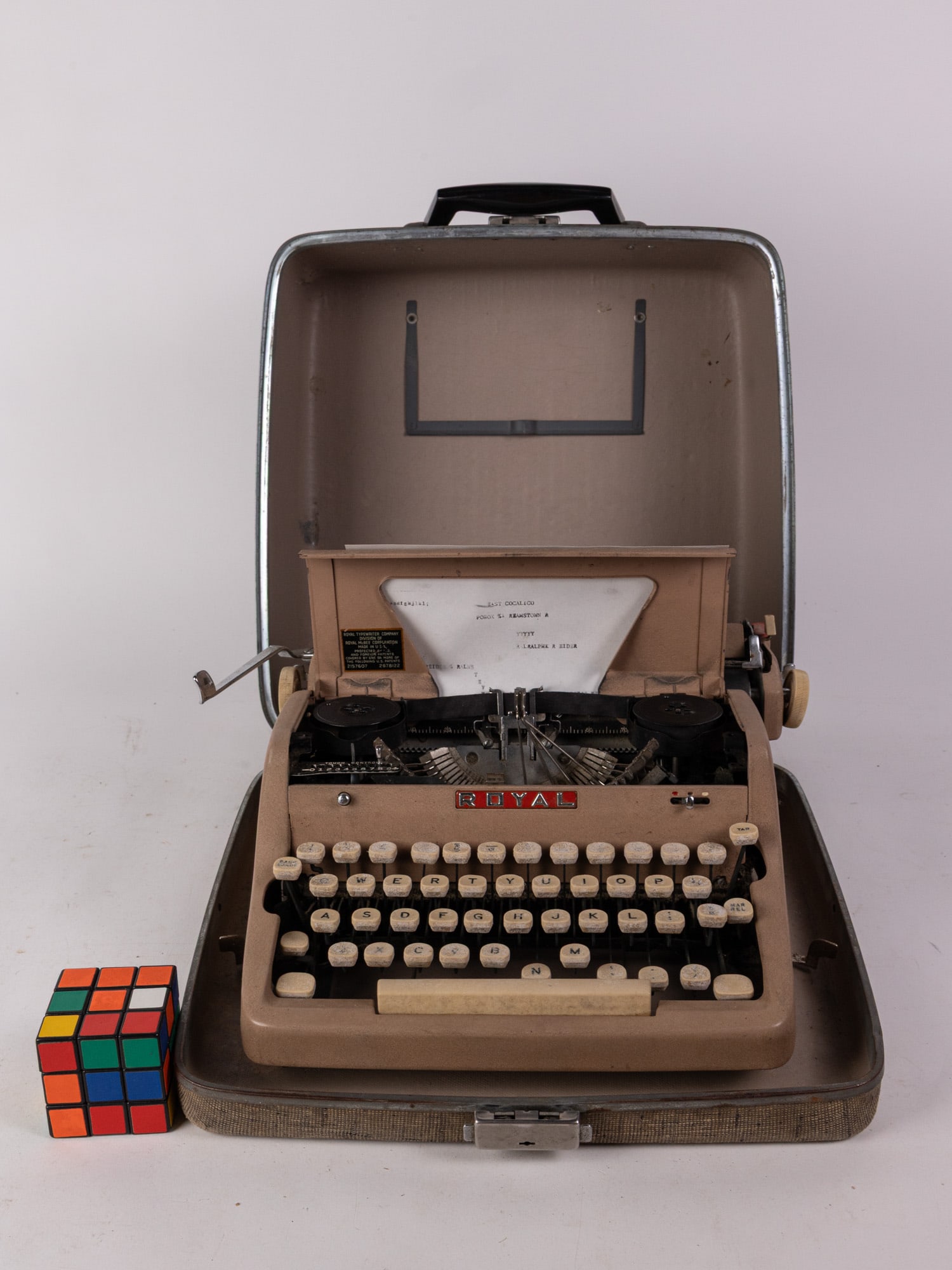 Vintage Royal Quiet De Luxe Typewriter w/ Portable Case - 2