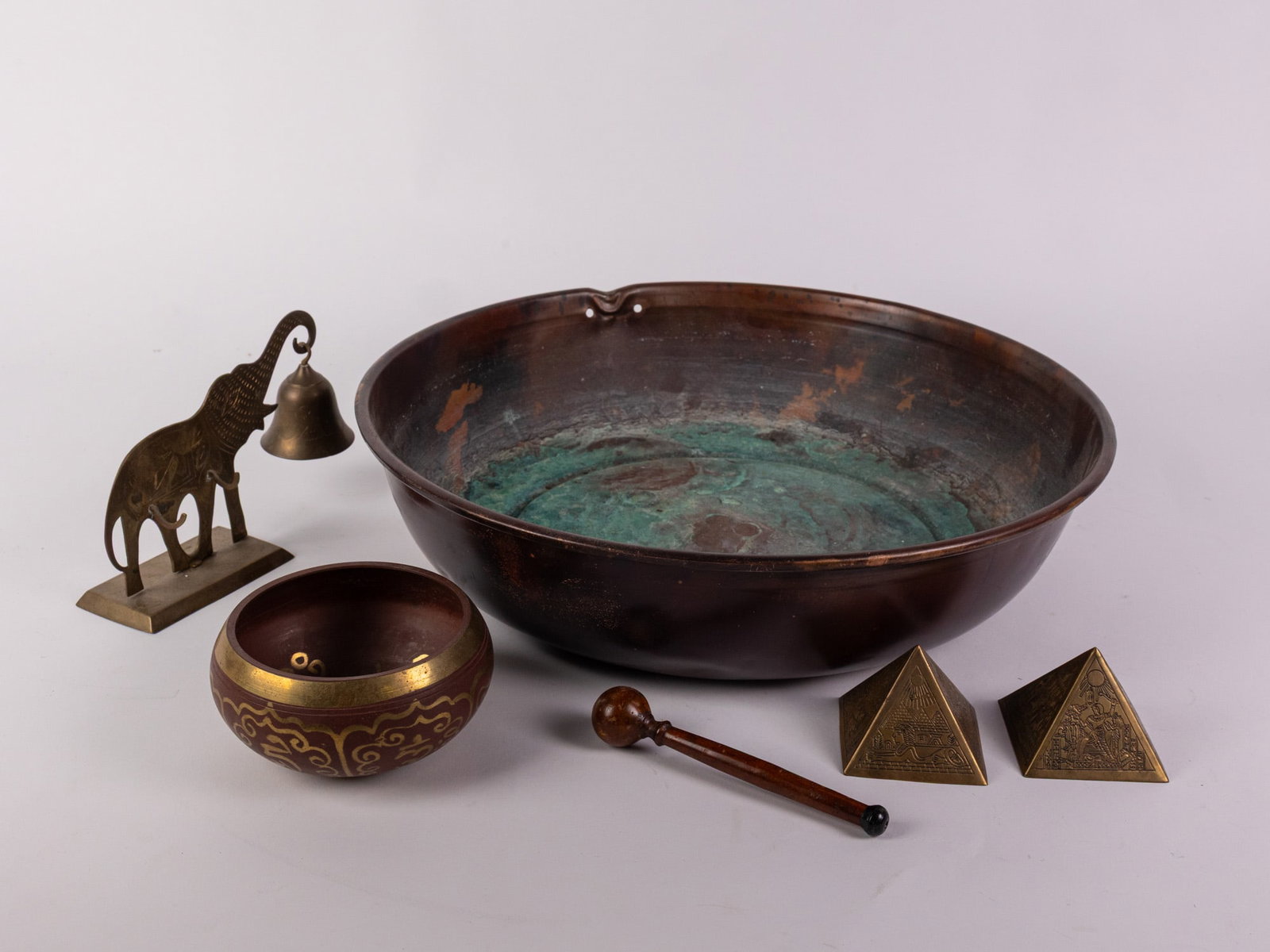 Grouping of Vintage Brass and Copper Decorative Articles (1 of 6)
