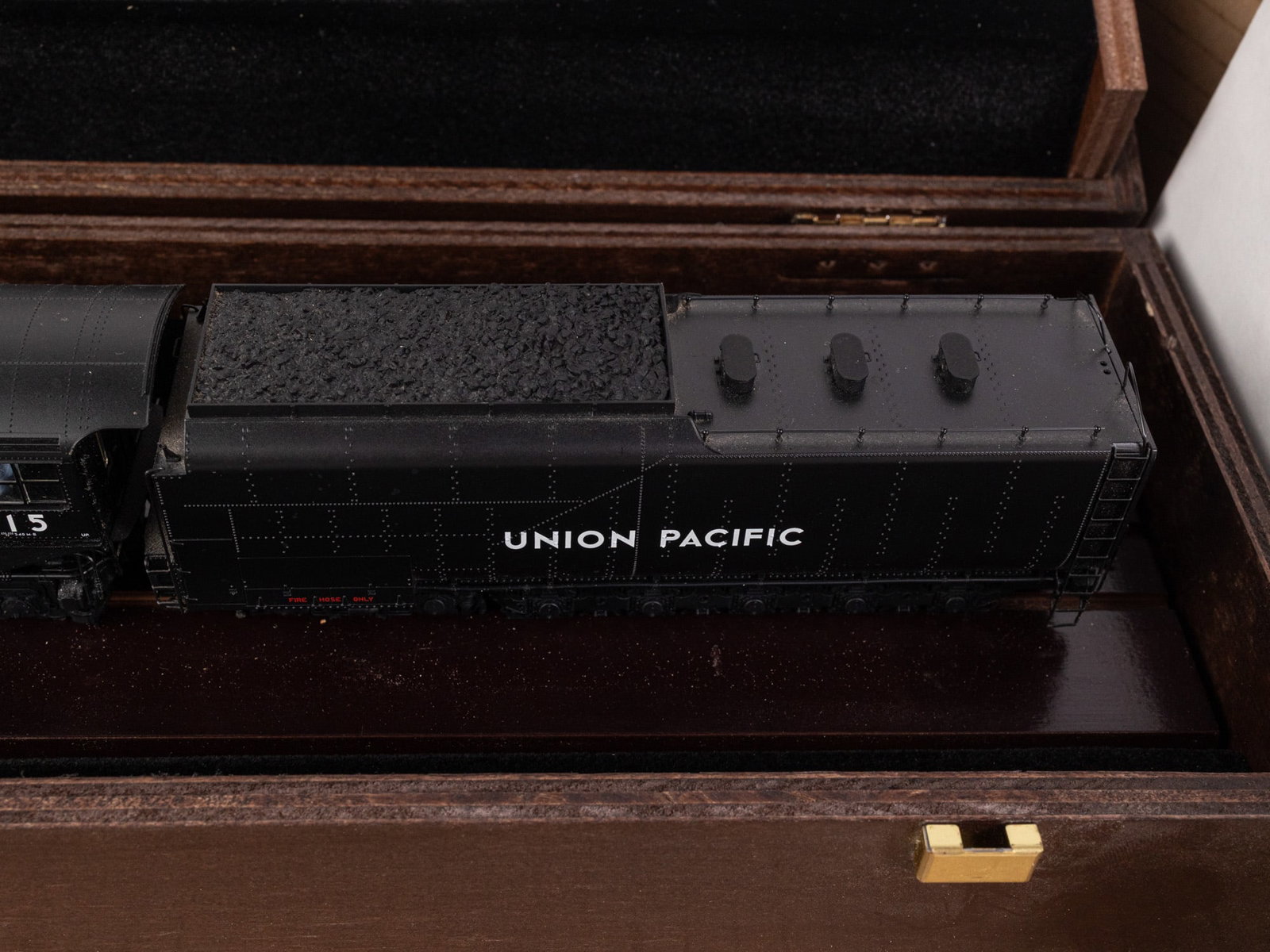 Trix Union Pacific Big Boy #4015 HO Scale Locomotive & Tender, Model #22599 - 10