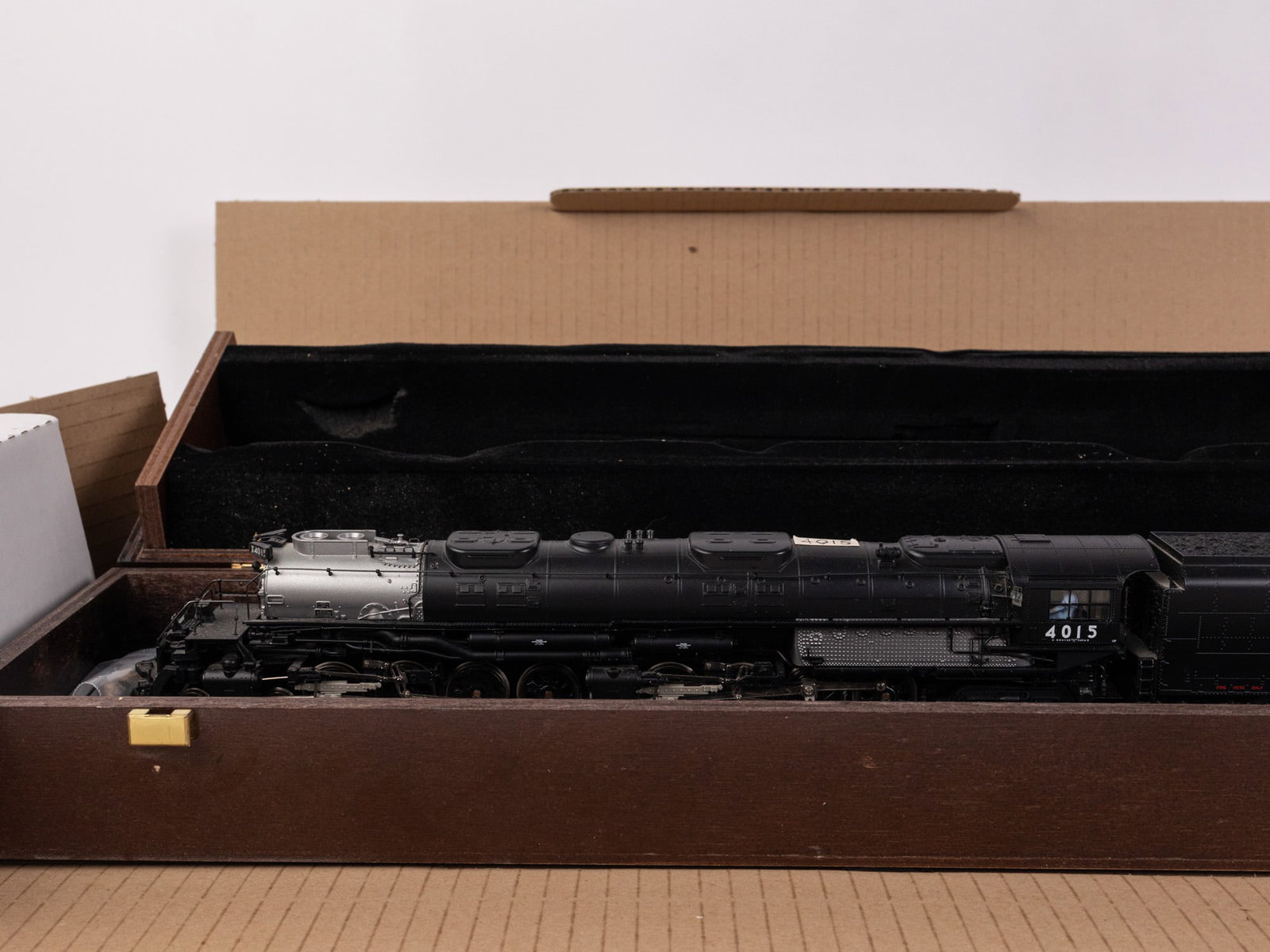 Trix Union Pacific Big Boy #4015 HO Scale Locomotive & Tender, Model #22599 - 6