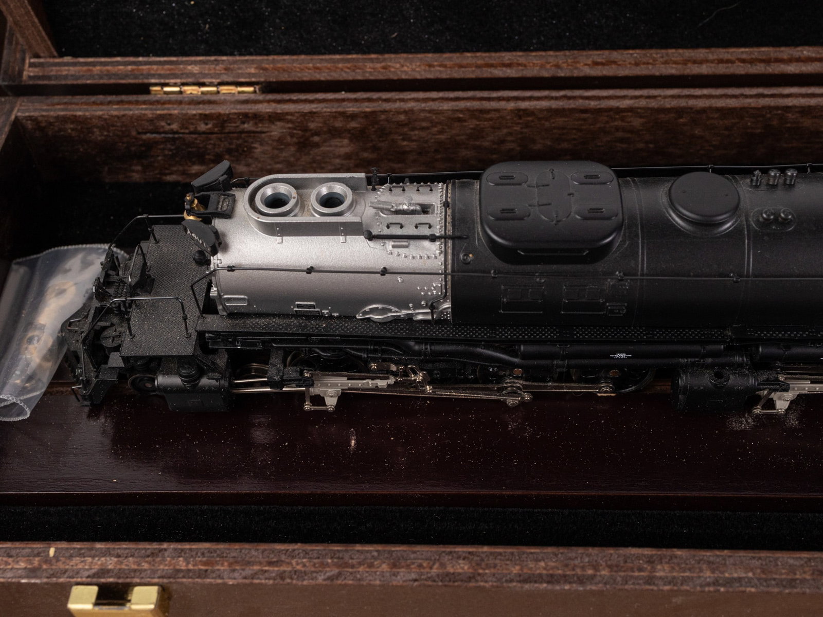 Trix Union Pacific Big Boy #4015 HO Scale Locomotive & Tender, Model #22599 - 8