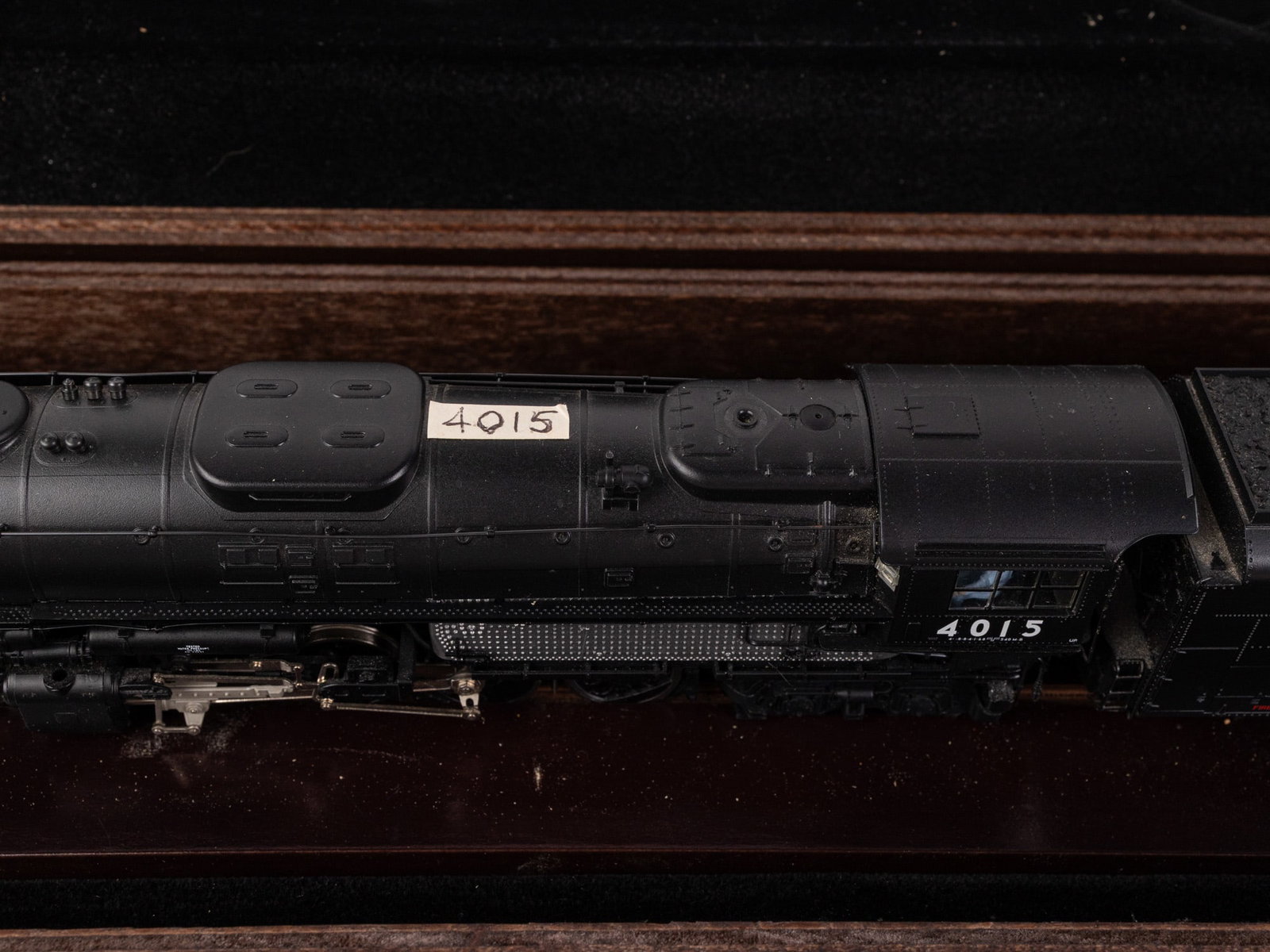 Trix Union Pacific Big Boy #4015 HO Scale Locomotive & Tender, Model #22599 - 9