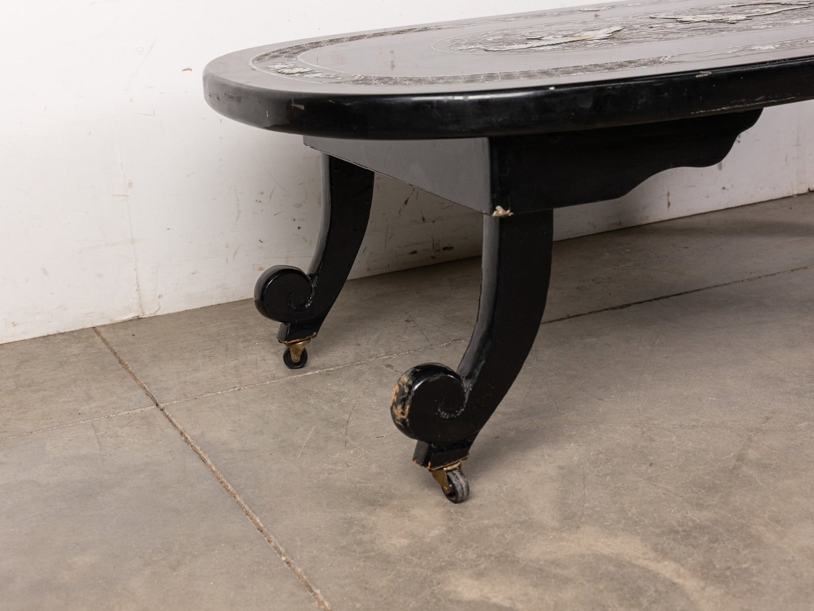 Vintage Asian Mother of Pearl Inlaid Black Lacquer Table - 7