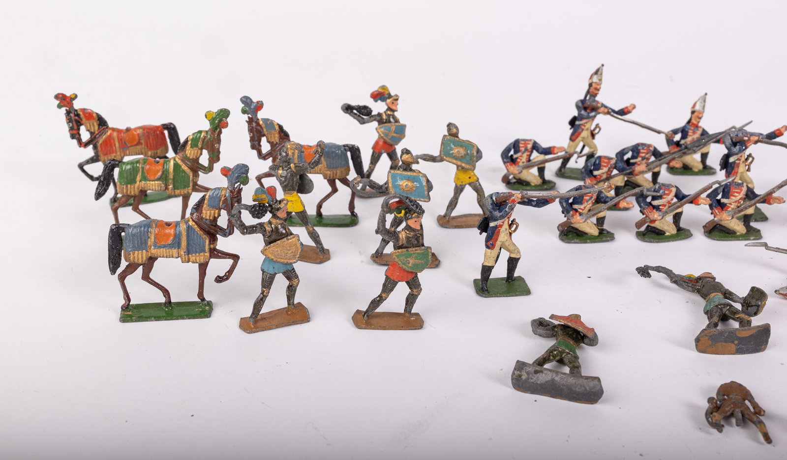 Early 20th Century Vintage Lead Figurines of Medieval Knights, French Soldiers - 3