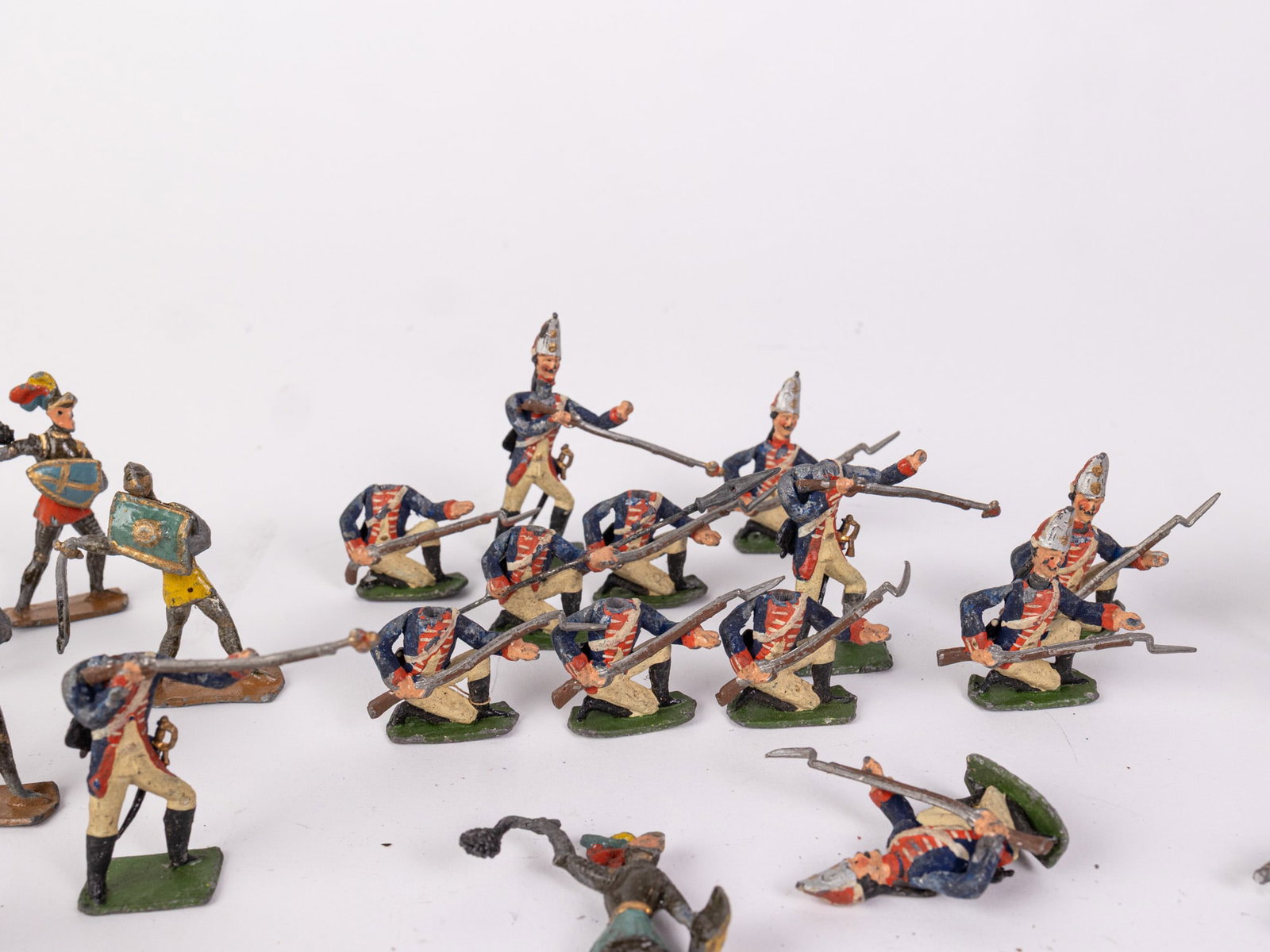 Early 20th Century Vintage Lead Figurines of Medieval Knights, French Soldiers - 4