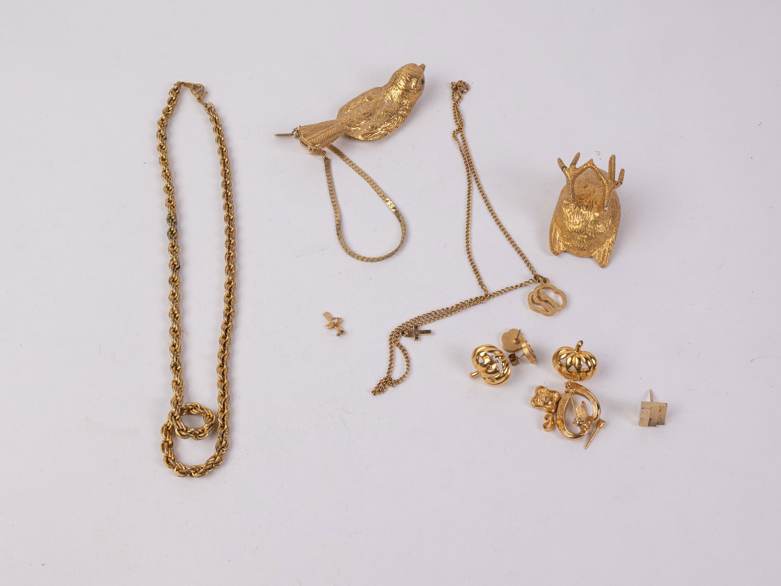 Assortment of Silver-Tone Jewelry: Assortment of Silver-Tone Jewelry Literature Brooks Auction – Online Auction Terms & Conditions Contact: (856) 694-2960 | info@brooks.auction READ BEFORE YOU BID: We want you to feel confident