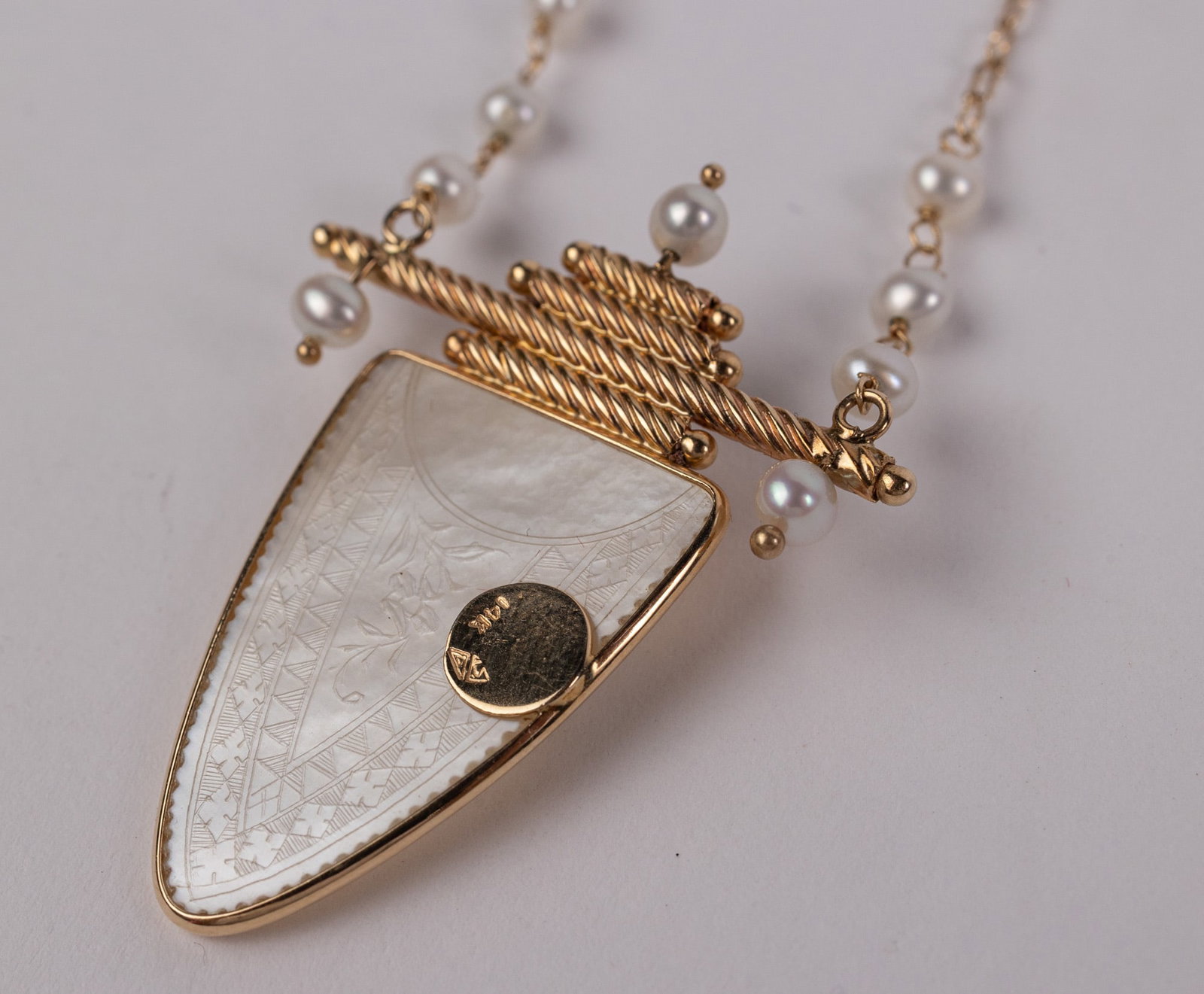 Donna Chambers (b. 1950) 14KY & Etched Mother-of-Pearl Shield Medallion Pendant Necklace - 5