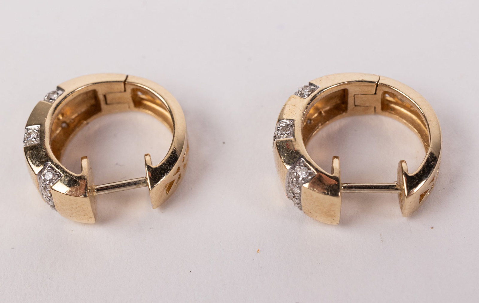14KY Gold Huggie Hoop Earrings - 3