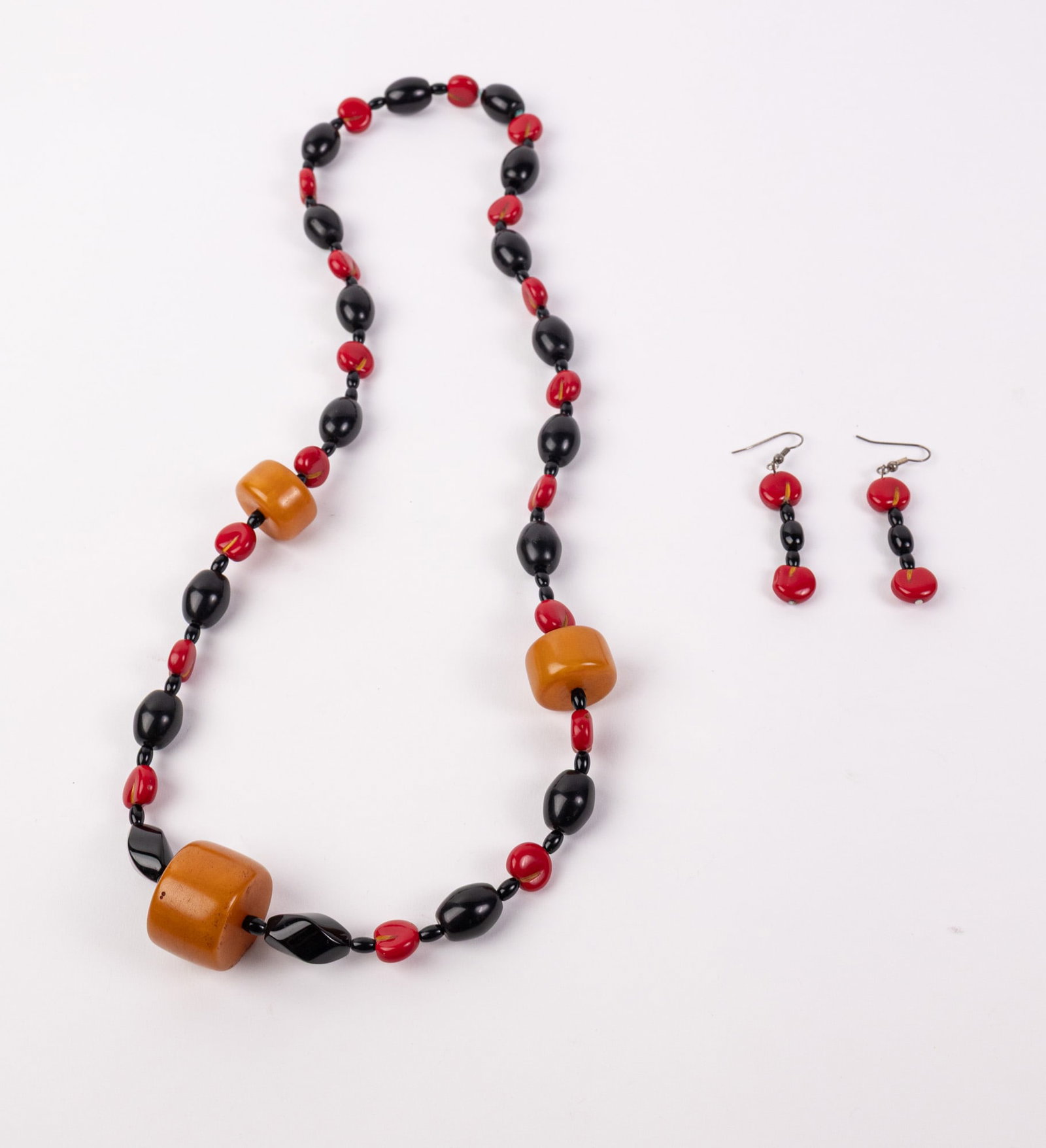Vintage Bakelite Necklace and Earrings Set: Vintage Bakelite Necklace and Earrings Set Literature Brooks Auction – Online Auction Terms & Conditions Contact: (856) 694-2960 | info@brooks.auction READ BEFORE YOU BID: We want you to feel