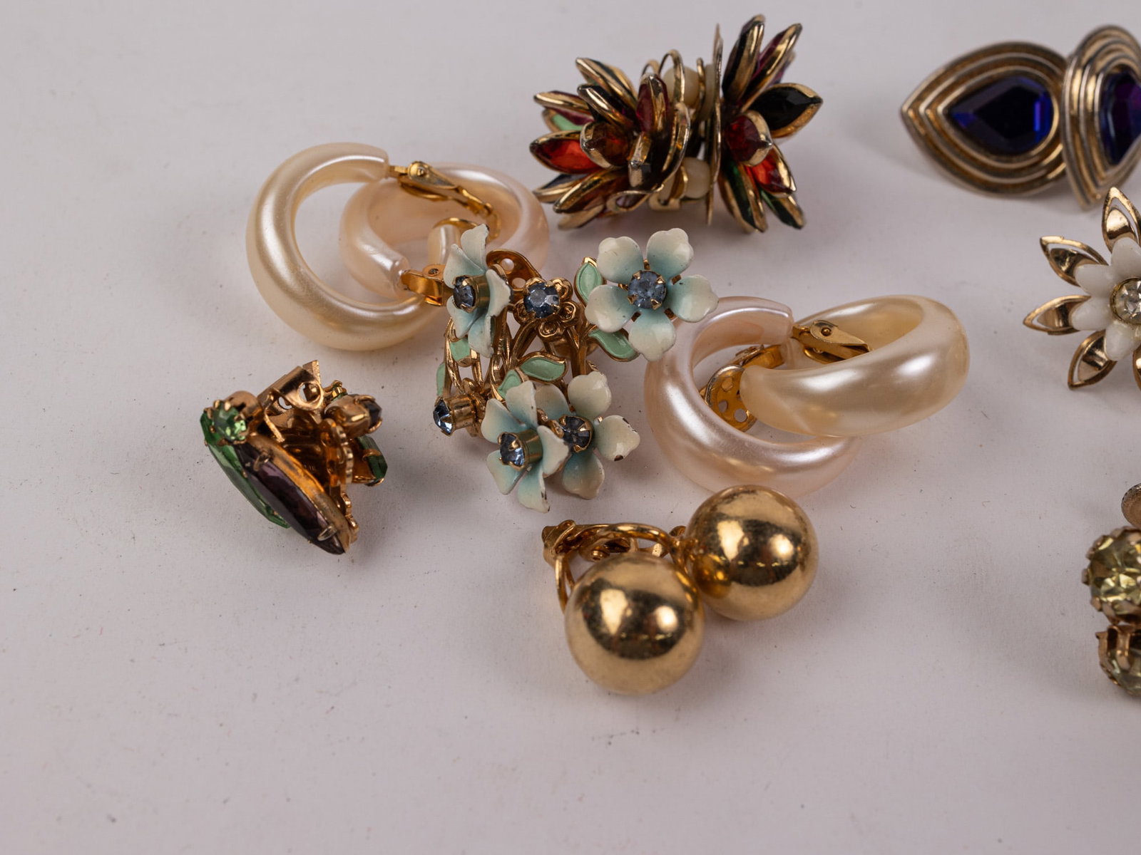 Assortment of Mid Century Clip-On and Screw-Back Earring Pairs - 4