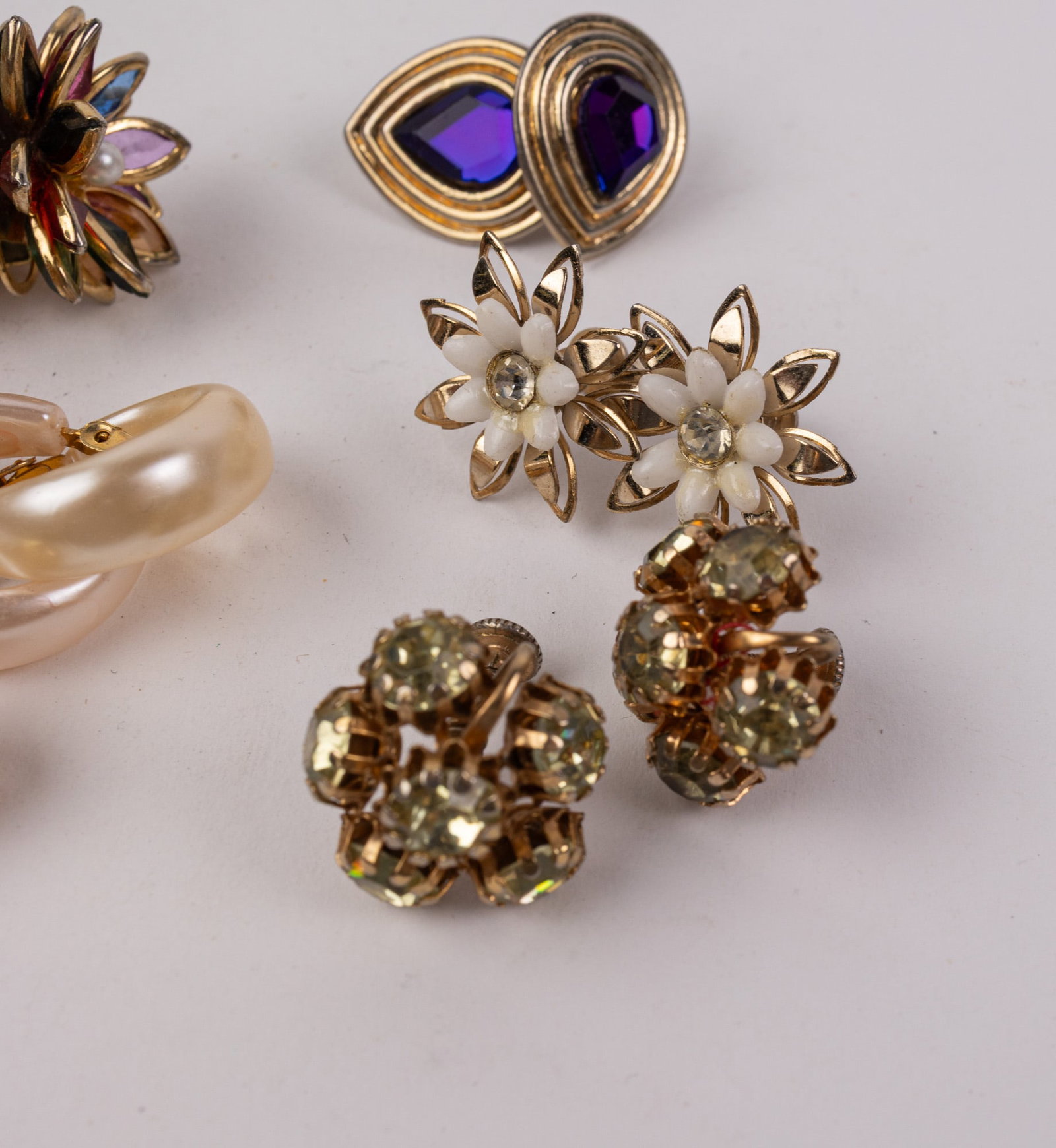 Assortment of Mid Century Clip-On and Screw-Back Earring Pairs - 5