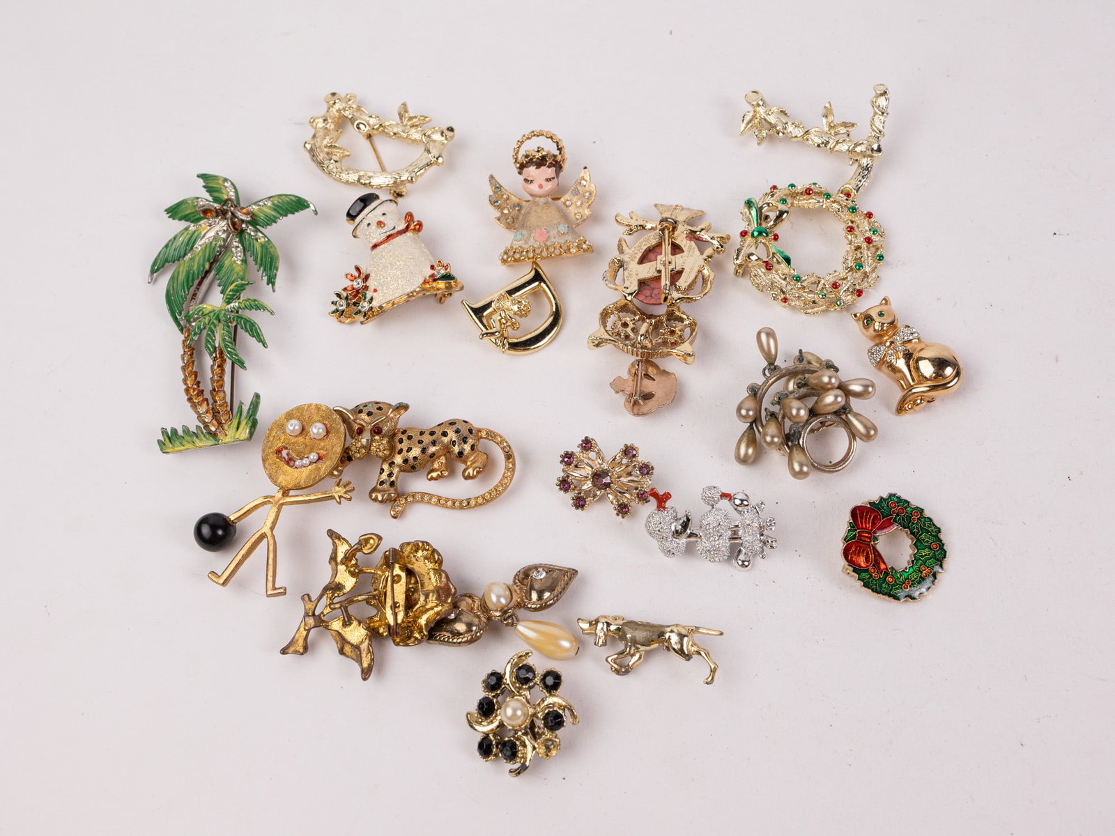 Assortment of Vintage Brooches (1 of 3)