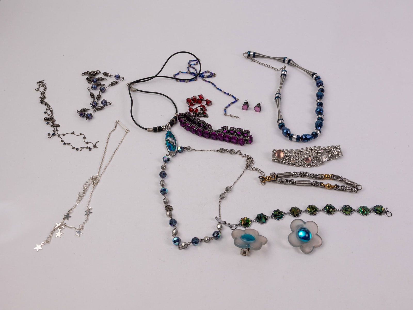Assortment of Vintage Chunky Y2K and Goth/Scene Jewelry: Assortment of Vintage Chunky Y2K and Goth/Scene Jewelry Literature Brooks Auction – Online Auction Terms & Conditions Contact: (856) 694-2960 | info@brooks.auction READ BEFORE YOU BID: We want y