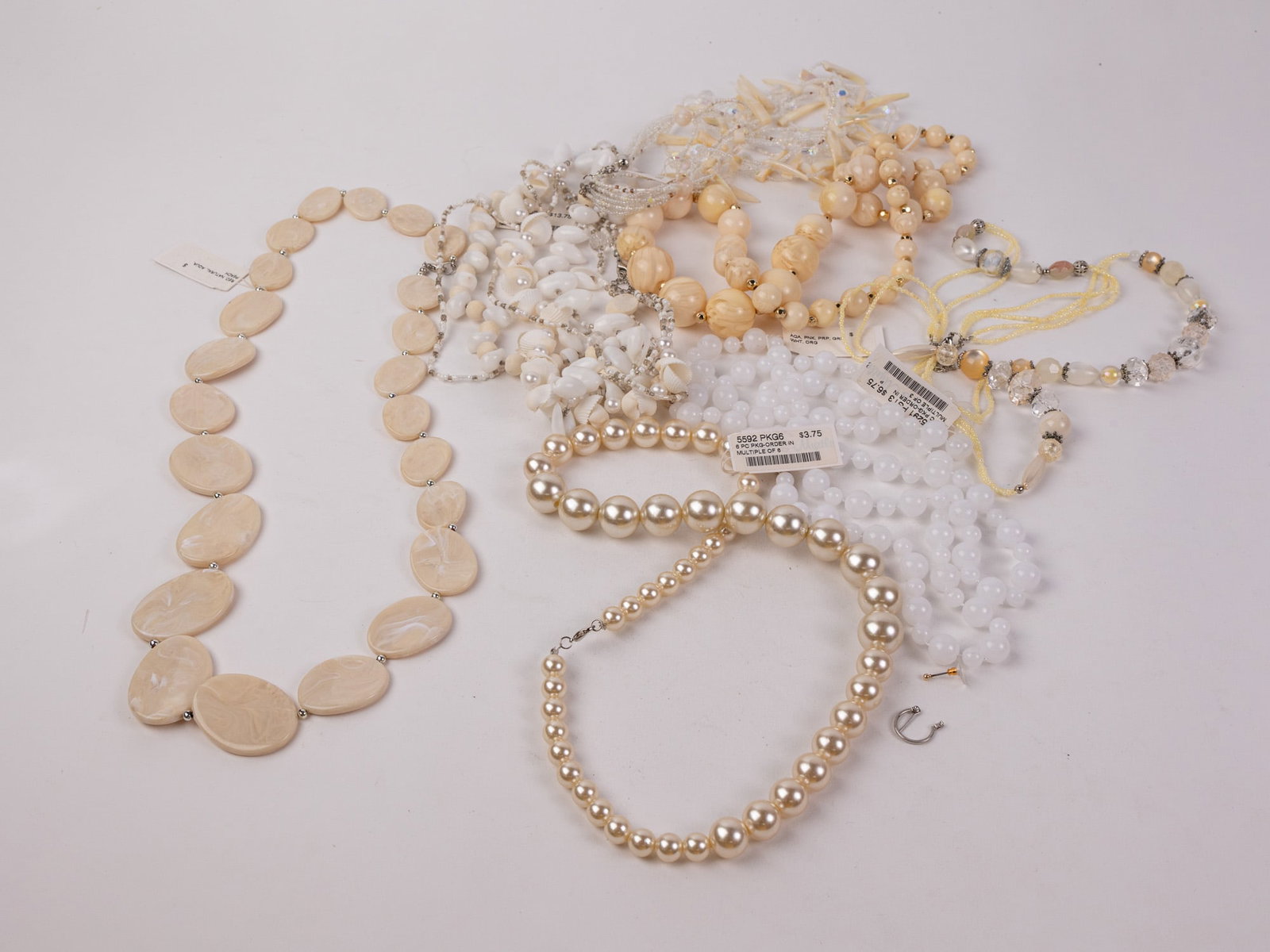 Assortment of New Wrapped, Tagged or Sealed Jewelry: Assortment of New Wrapped, Tagged or Sealed Jewelry Literature Brooks Auction – Online Auction Terms & Conditions Contact: (856) 694-2960 | info@brooks.auction READ BEFORE YOU BID: We want you
