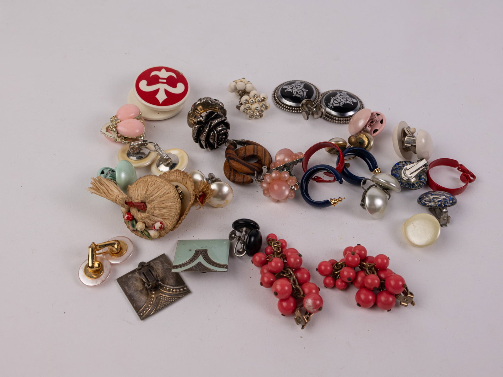 Assortment of Mid Century Clip-On and Screw-Back Earring Pairs - 2