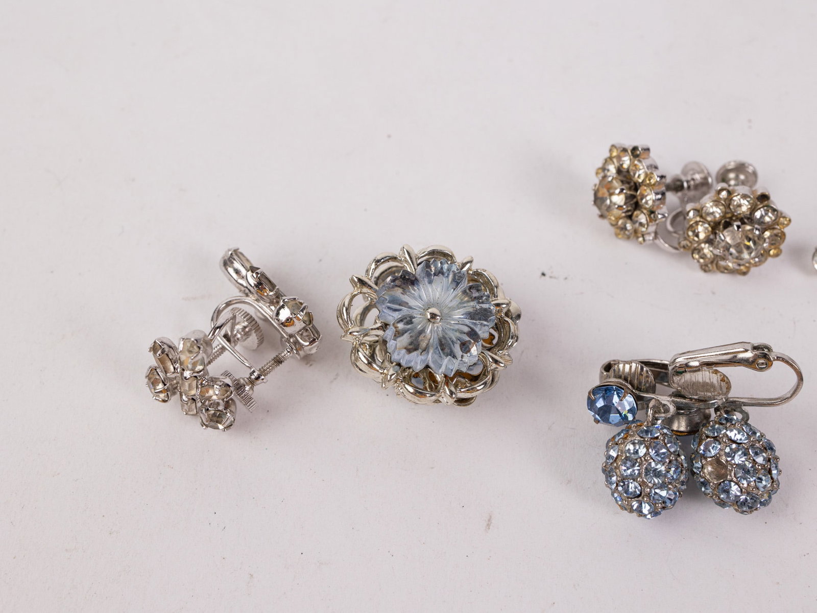 Assortment of Mid Century Clip-On and Screw-Back Earring Pairs - 2